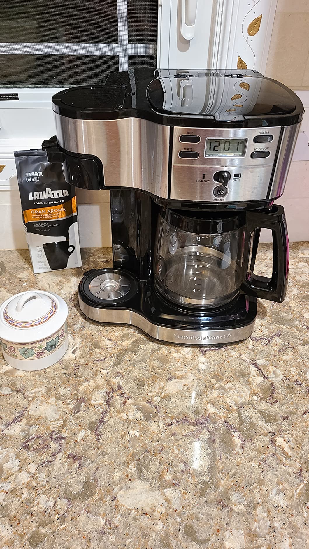 Hamilton Beach 2-Way Programmable Coffee Maker, 12 Cup Glass Carafe And Single Serve Coffee Maker, Black with Stainless Steel Accents, 49980RG - Customer Photo 2