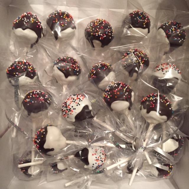 Babycakes Mini Cake Pop Maker by Select Brands - Easy-to-Use Machine - Recipes Included - Non-Stick Coating, Non-Skid Feet & Power Light - Makes 9 Cake Pops customer photo 1