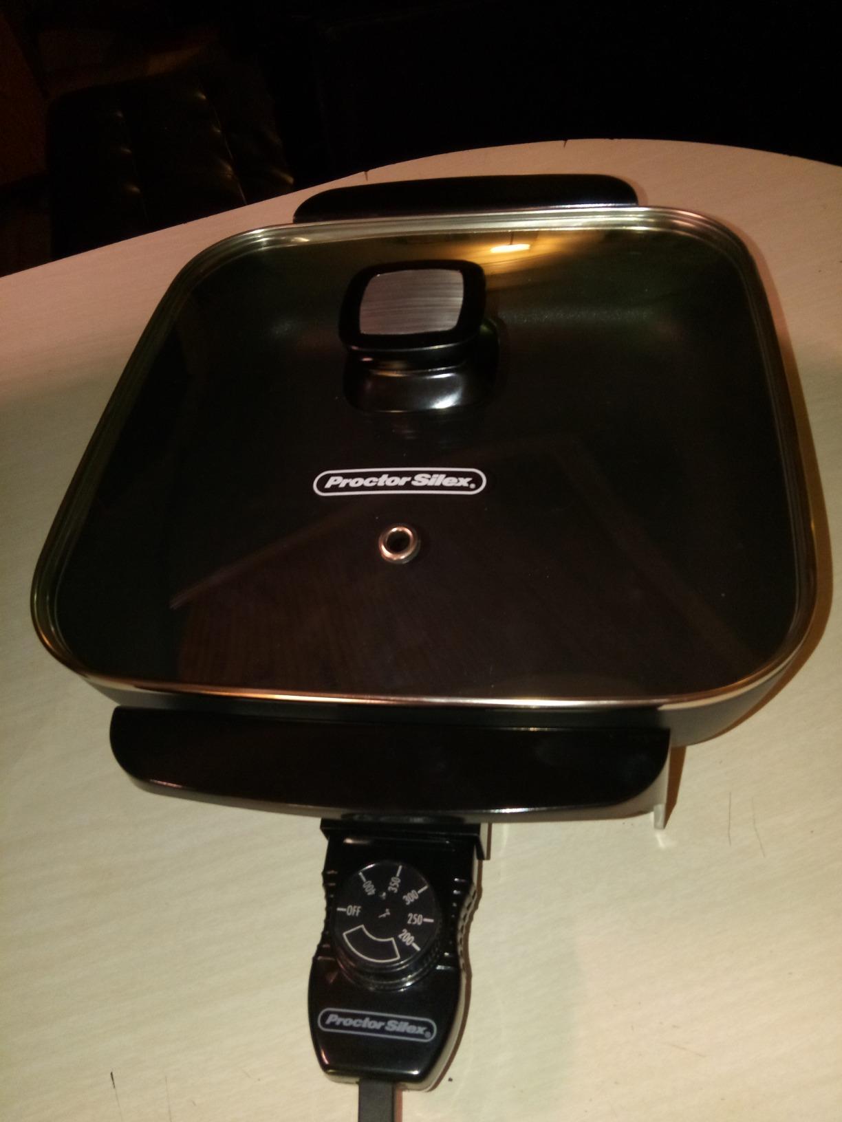 Proctor Silex Electric Skillet with Lid, 116 sq. in. Nonstick Cooking Surface for Frying, Sauteing, Simmering and Braising, Adjustable Temp 200° to 400° F, Black (38526PS) - Customer Photo 2