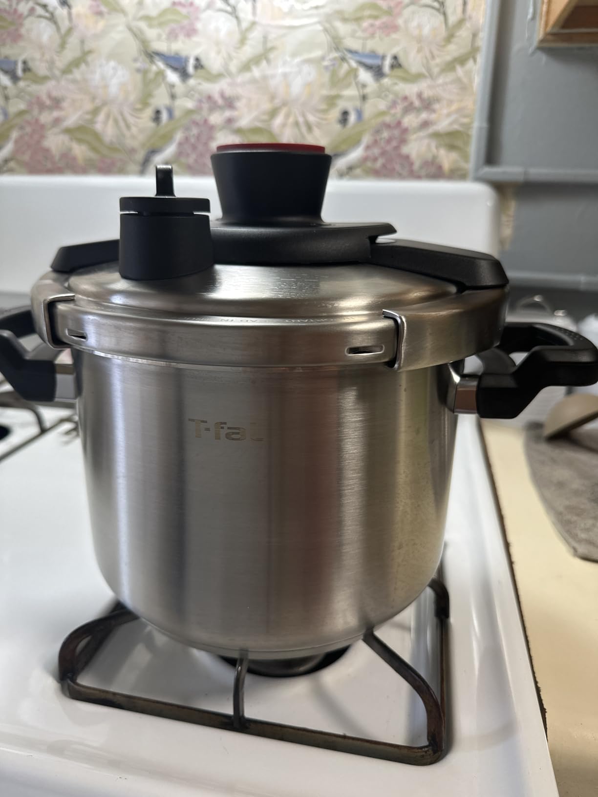 T-fal Clipso Stainless Steel Pressure Cooker, 6.3 Quart, Recipe Book, Steam Basket, Easy-Open Lid, Secure Locking System, Adjustable Pressure Valve, Induction Cookware, Pots and Pans, Kitchen, Silver - Customer Photo 3