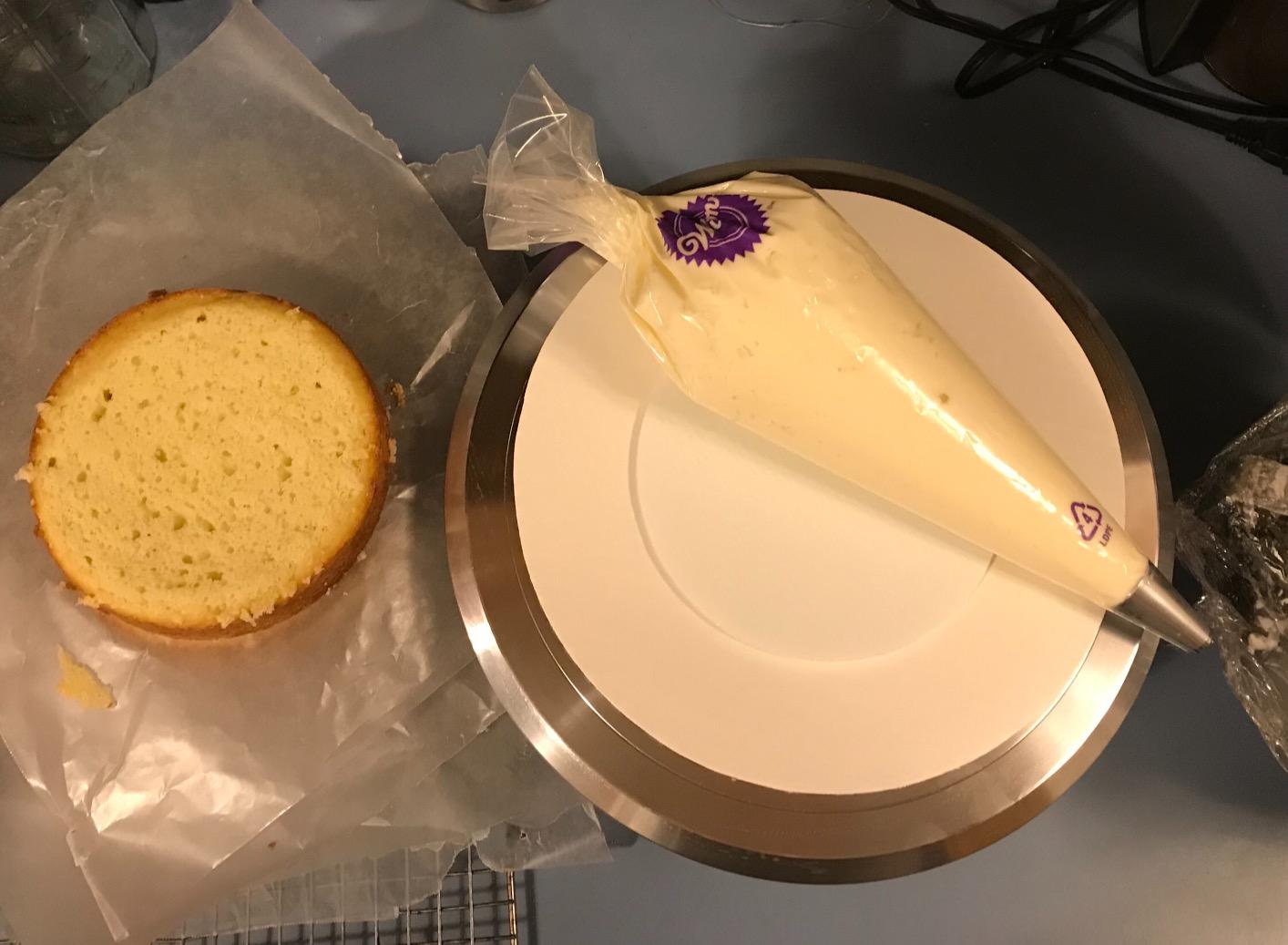 Winco Revolving Cake Decorating stand, 12 inches, Silver customer photo 2