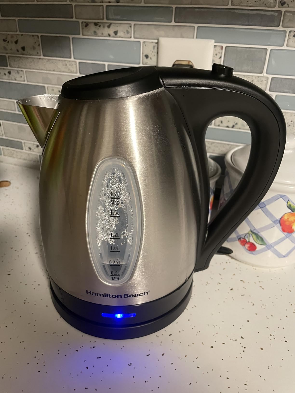 Hamilton Beach Electric Tea Kettle, Water Boiler & Heater, 1.7 Liter, Cordless Serving, 1500 Watts for Fast Boiling, Auto-Shutoff and Boil-Dry Protection, Stainless Steel (40880) customer photo 2