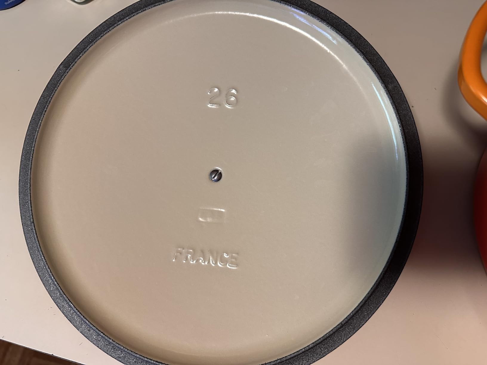 Le Creuset Enameled Cast Iron Signature Round Dutch Oven, 7.25 qt., Cerise Customer Review Le Creuset Enameled Cast Iron Signature Round Dutch Oven, 7.25 qt., Cerise - Customer Photo 4