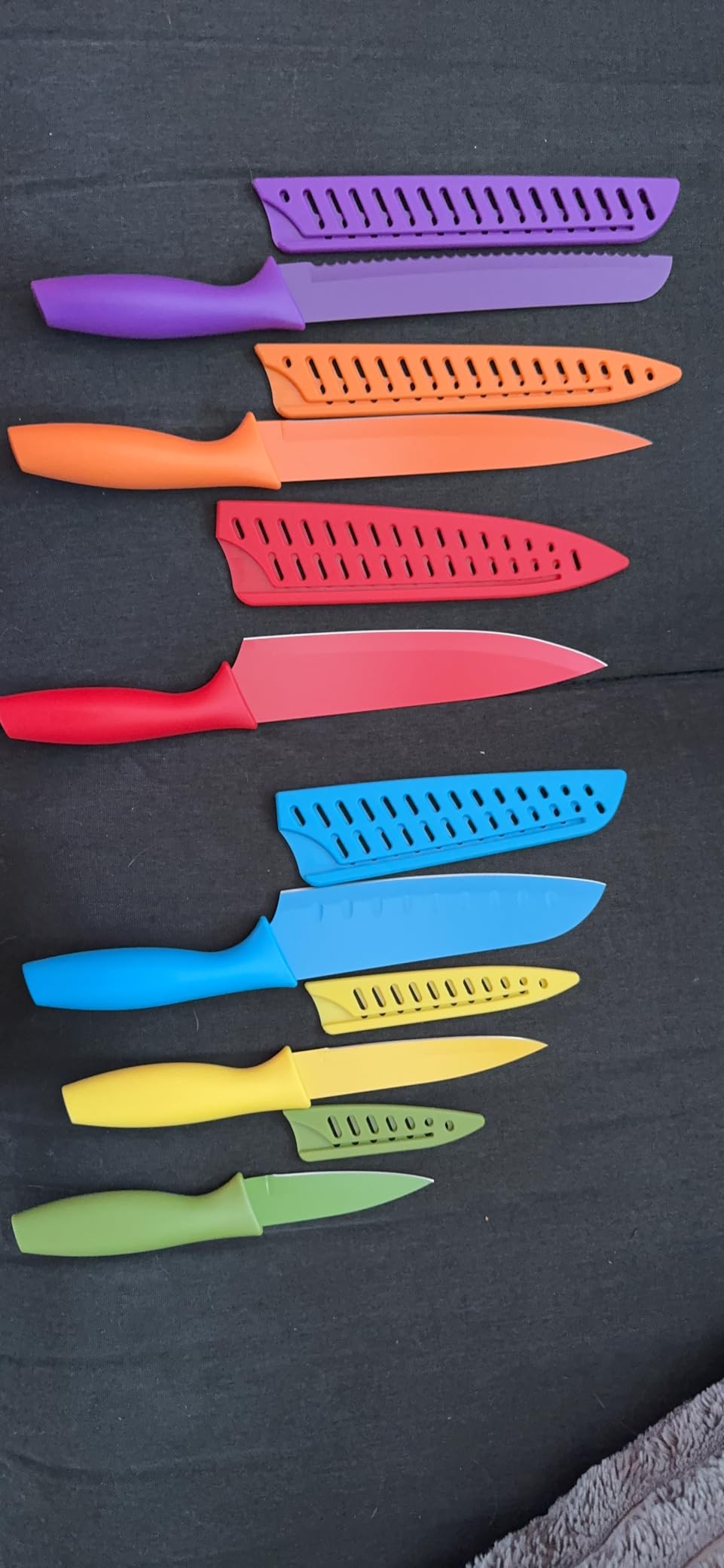 Amazon Basics Color-Coded Dishwasher Safe Kitchen Knife Set, 12-Piece with Ergonomic Handles, Non-stick Sharp Blades, 6 Knives with 6 Blade Guards, Multicolor - Customer Photo 1