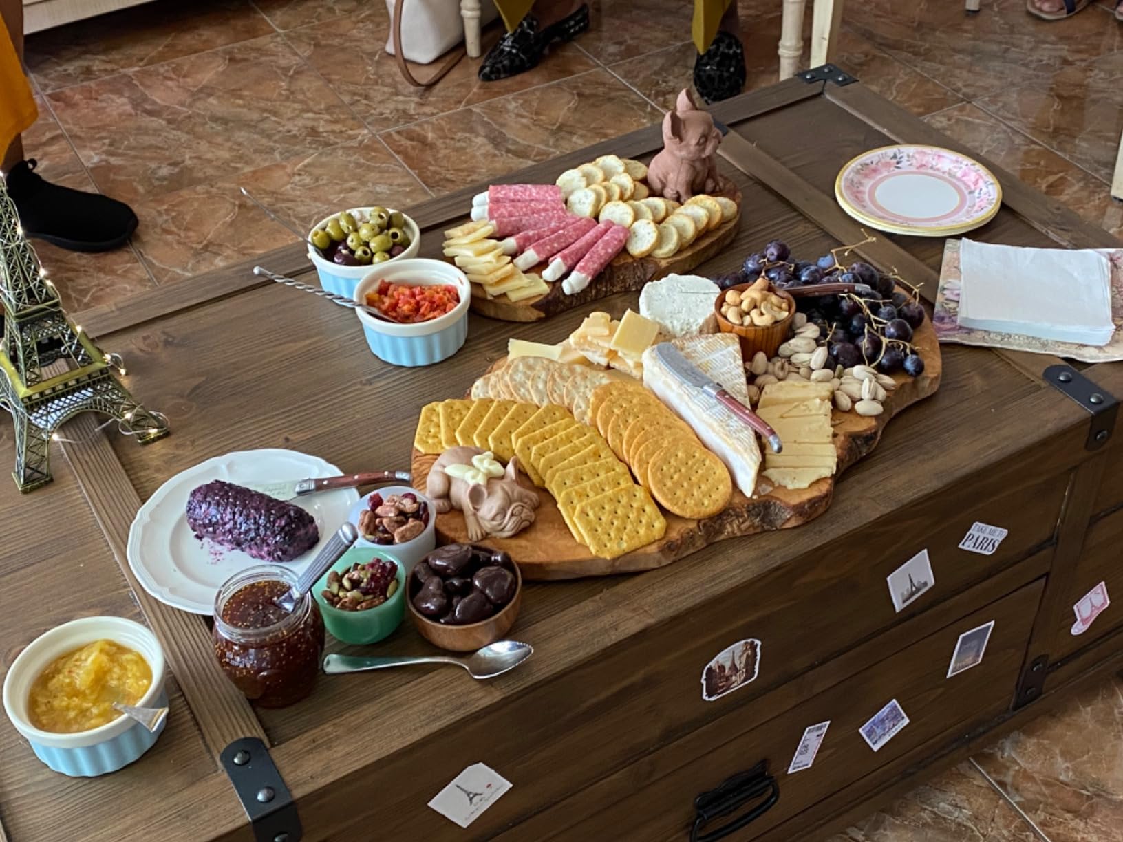 Thirteen Chefs Olive Wood Cheese Board 12 Inch Long - Beautiful Wooden Serving Board for Charcuterie, Snacks, Appetizers and Parties - Tramanto customer photo 2