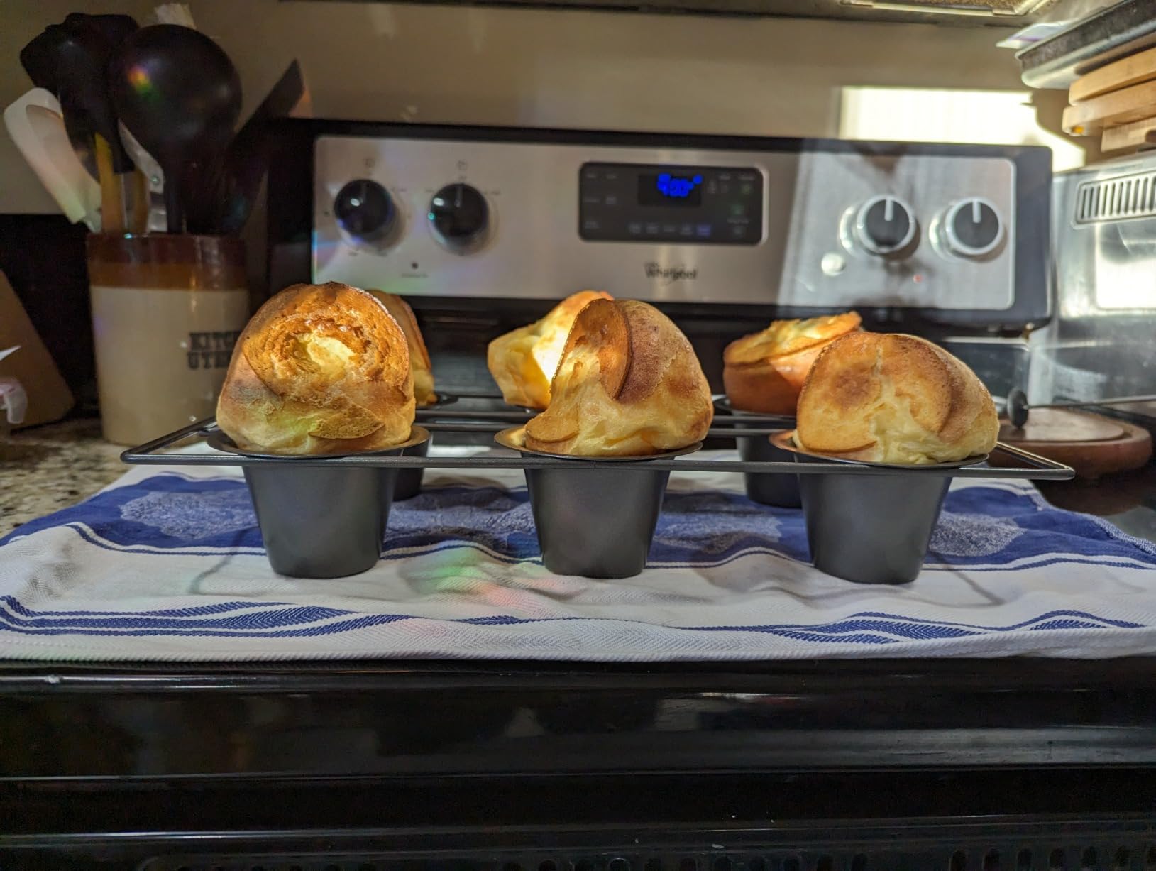 Chicago Metallic Professional 6-Cup Popover Pan with Armor-Glide Coating customer photo 2