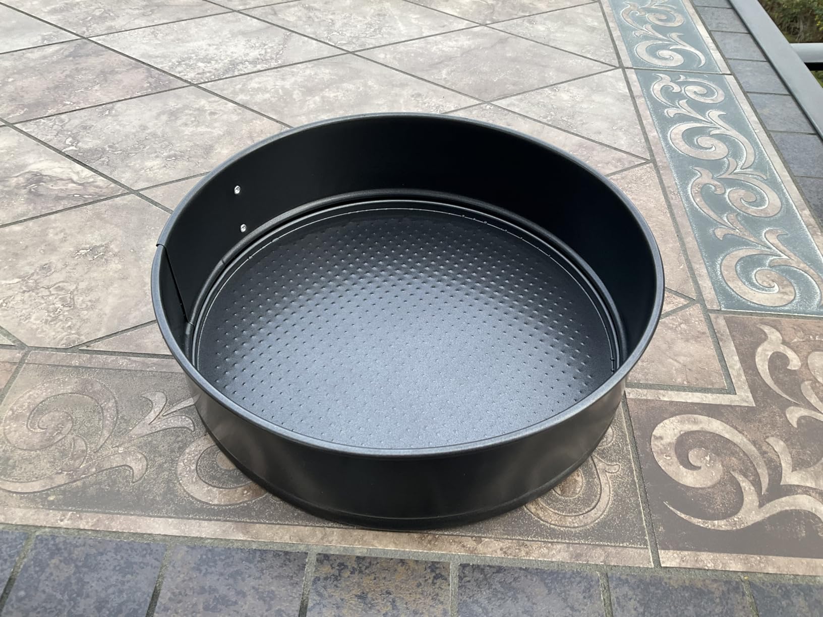 HIWARE 9 Inch Non-stick Cheesecake Pan Springform Pan with Removable Bottom/Leakproof - Black customer photo 2