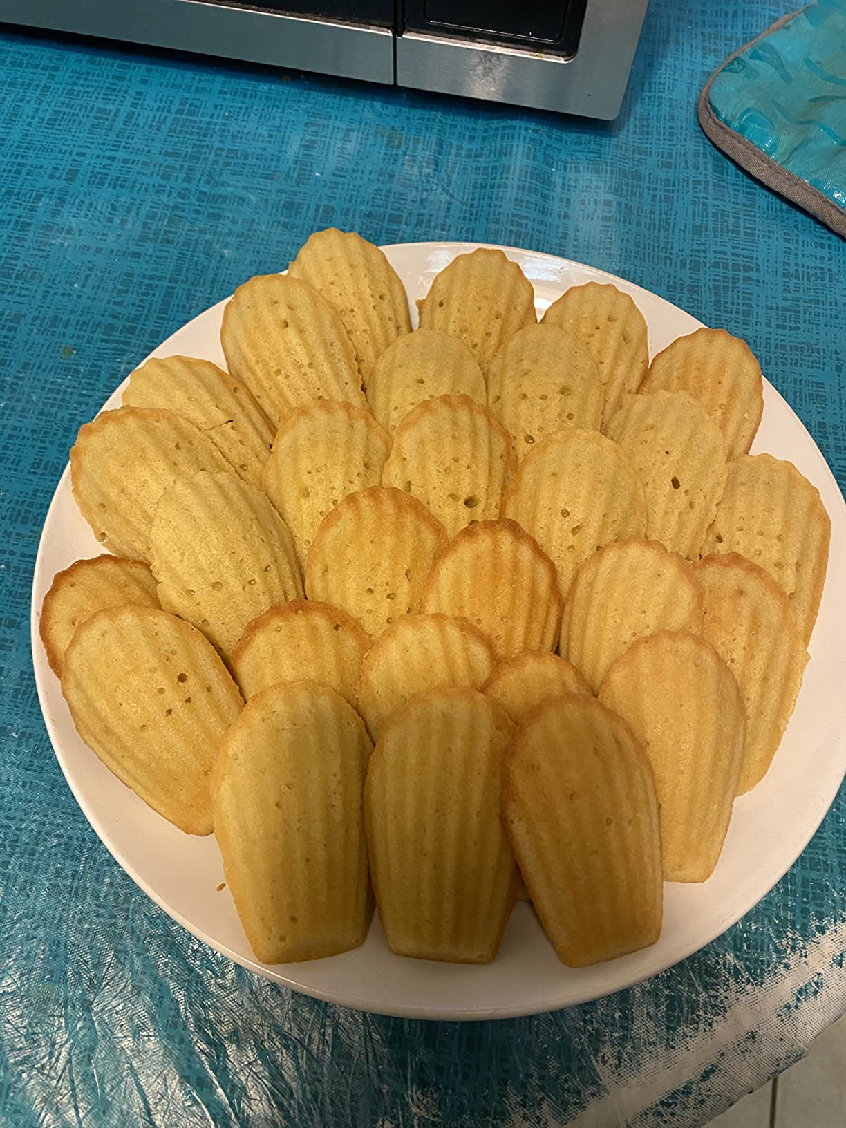 USA Pan Bakeware Nonstick Madeleine Pan, 16 Well customer photo 2