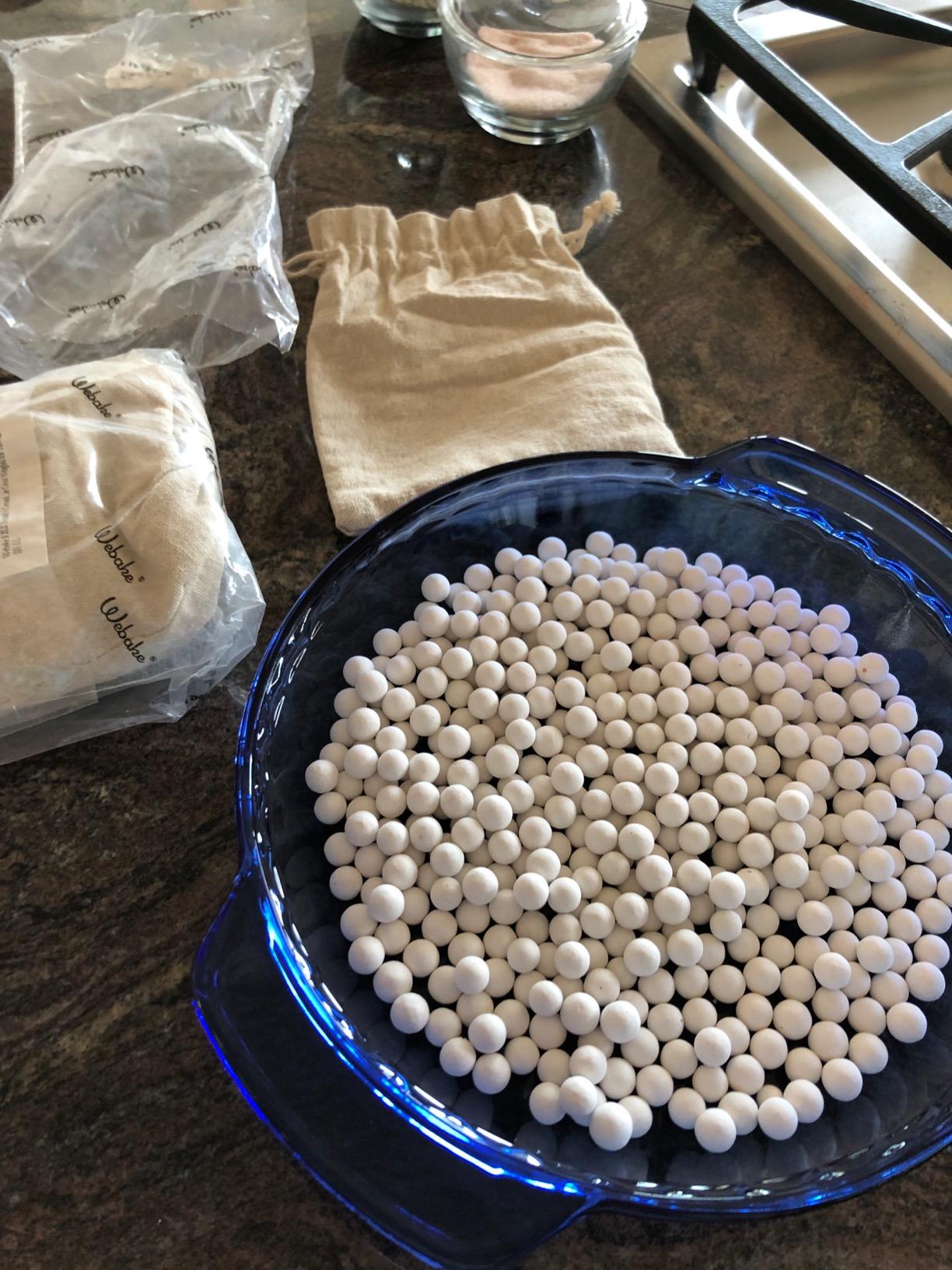 Webake 10mm Ceramic Pie Weights with Cotton Bags, Over 600 Beads Enough for 2 Pie Crusts, up to 1.6LB, Reusable Pie Weights for Baking, Natural Ceramic Baking Beans customer photo 1