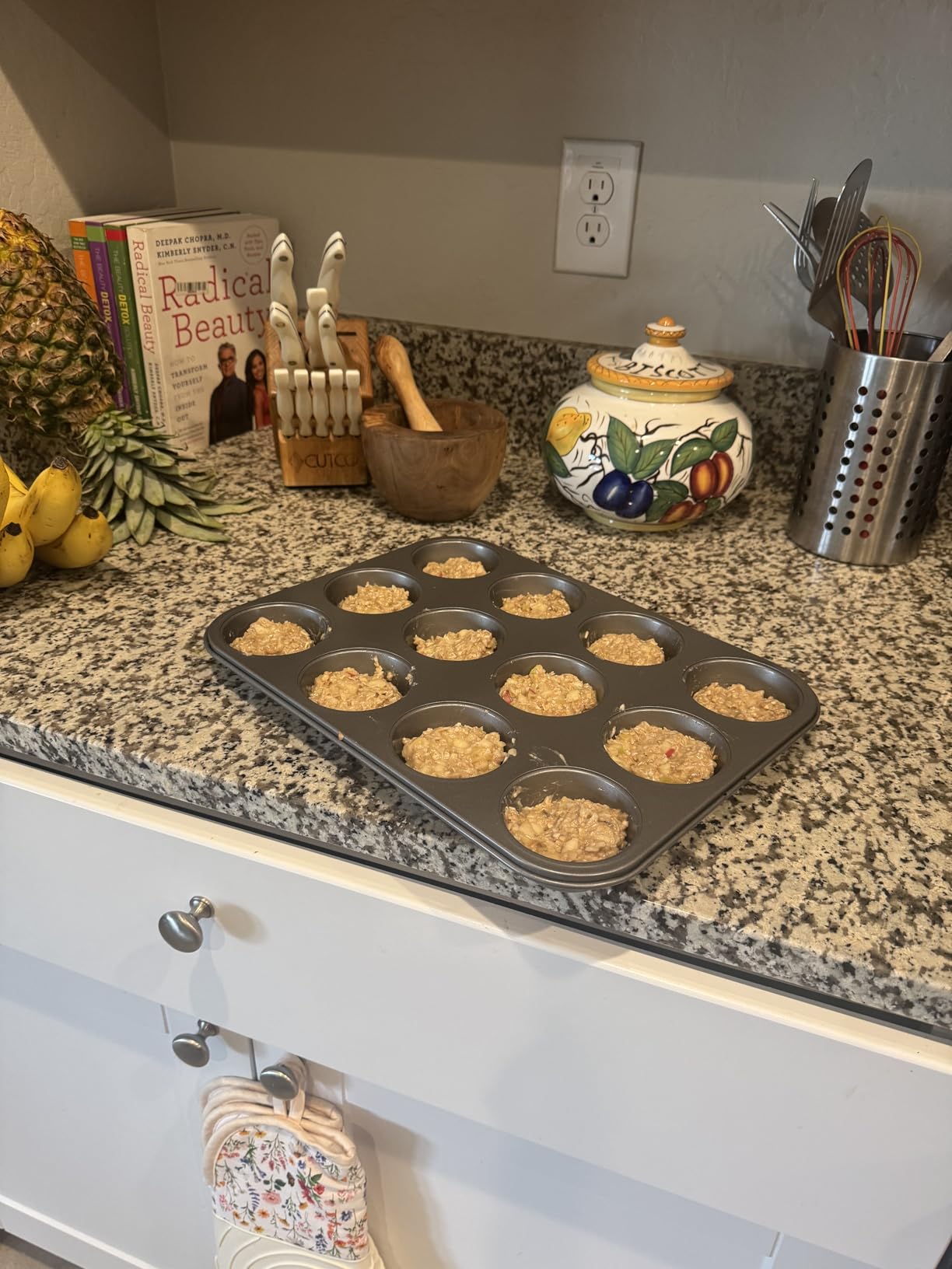 Amazon Basics Nonstick Muffin Pan, Set of 2, Sturdy, Oven Safe, Bakes Evenly, Easy to Clean, 12 Cups, Gray customer photo 1