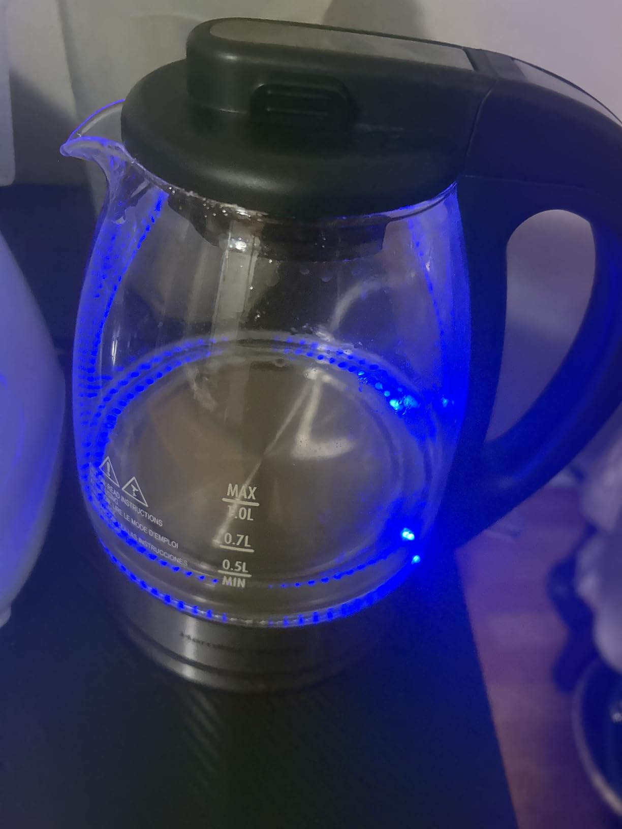 Hamilton Beach Glass Electric Tea Kettle, Water Boiler & Heater, 1 Liter, 1500 Watts for Fast Boiling, BPA Free, Cordless Serving, Auto-Shutoff & Boil-Dry Protection, Soft Blue LED (40930) Customer Review Hamilton Beach Glass Electric Tea Kettle, Water Boiler & Heater, 1 Liter, 1500 Watts for Fast Boiling, BPA Free, Cordless Serving, Auto-Shutoff & Boil-Dry Protection, Soft Blue LED (40930) - Customer Photo 4