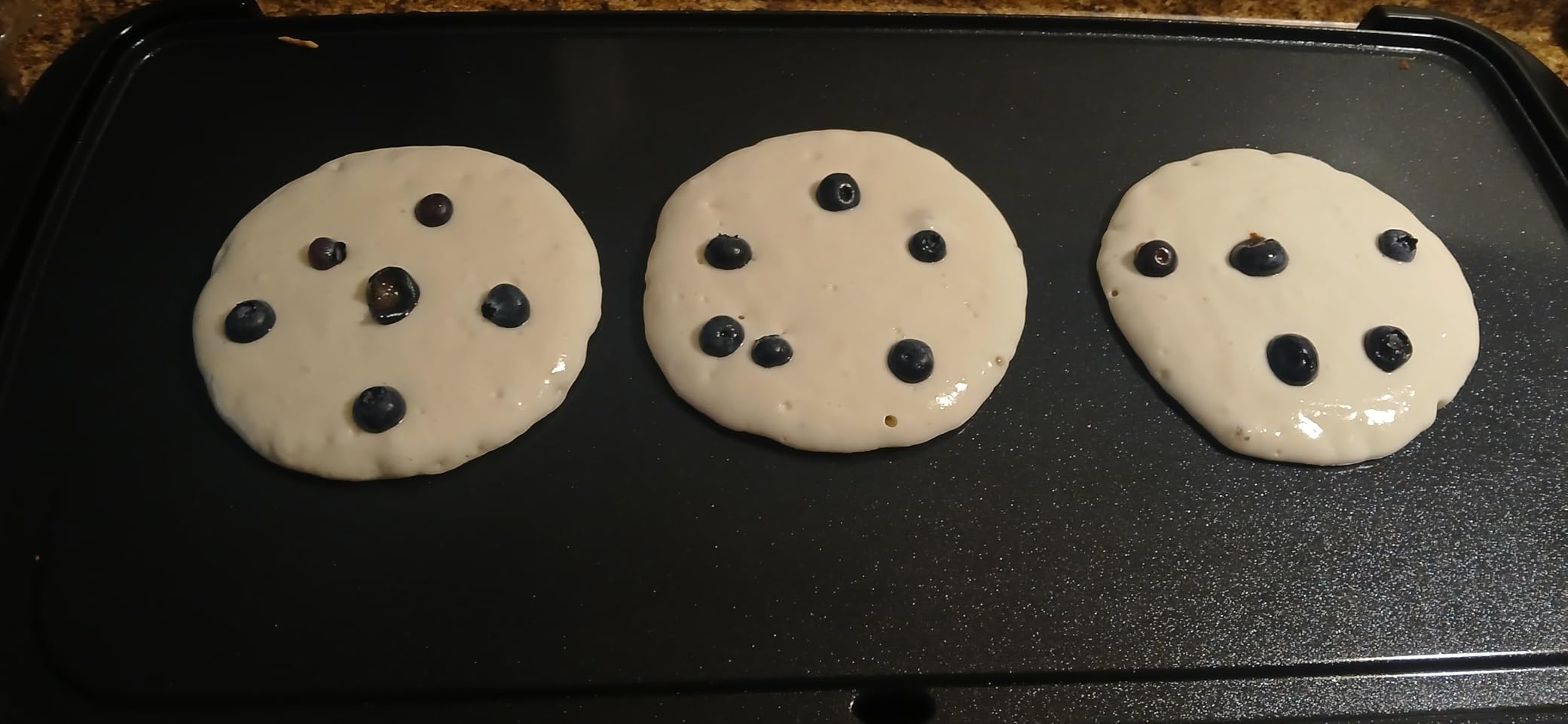 BLACK+DECKER 8-Serving Electric Griddle, GD2051B, Non-Stick Cooking Surface, Warming Tray, Removable Drip Tray, Family Sized - Customer Photo 1