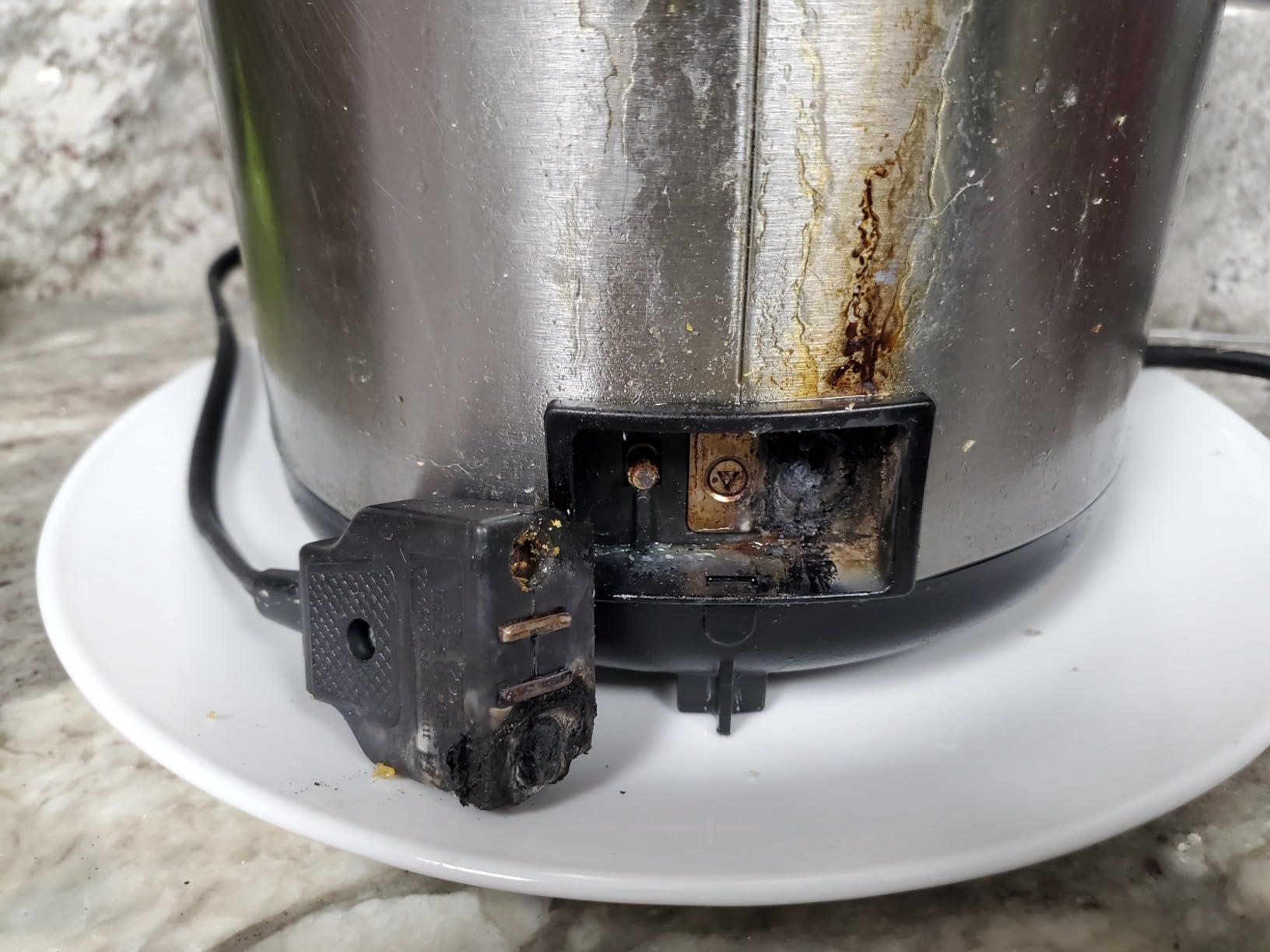 OVENTE Electric Deep Fryer 2 Liter Capacity, 1500 Watt Lid with Viewing Window and Odor Filter, Adjustable Temperature, Removable Frying Basket and Easy to Clean Stainless Steel Body, Silver FDM2201BR Customer Review OVENTE Electric Deep Fryer 2 Liter Capacity, 1500 Watt Lid with Viewing Window and Odor Filter, Adjustable Temperature, Removable Frying Basket and Easy to Clean Stainless Steel Body, Silver FDM2201BR - Customer Photo 3