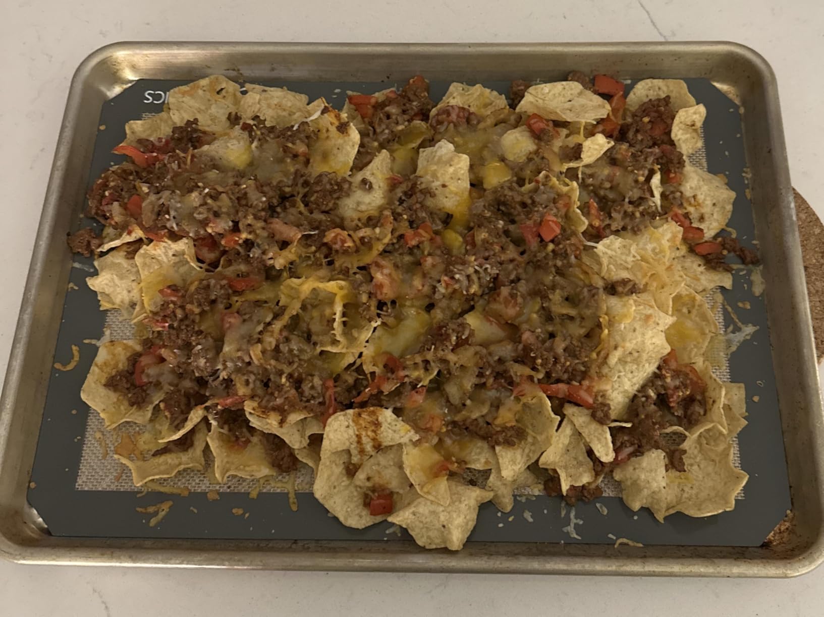 Amazon Basics Silicone Baking Mat for Macarons, Non-Stick, Food Safe, Reusable, Oven-Safe, 16.5