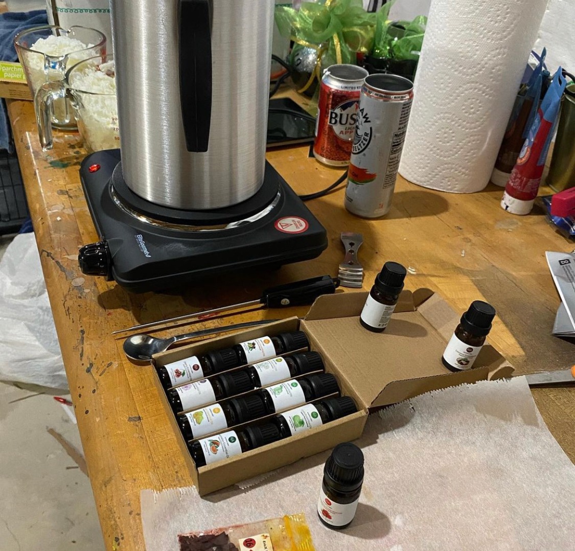 EricX Light Candle Making Pouring Pot, 4 pounds, Dripless Pouring Spout & Heat-resisting Handle Designed Wax Melting Pot, Aluminum Construction Candle Making Pitcher - Customer Photo 3