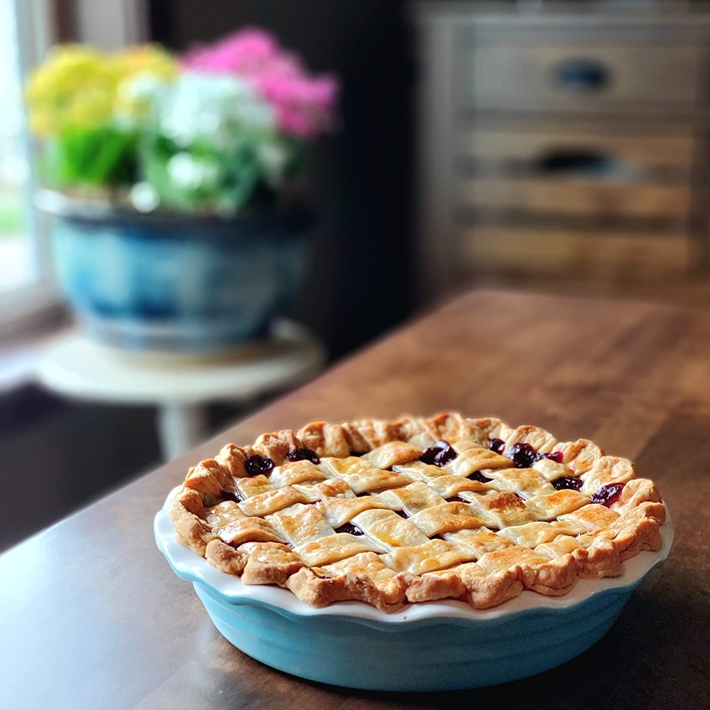 Farberware Bakers Advantage Durable Stoneware Ceramic Pie Dish, Ideal for Making Sweet and Savory Dishes, Heat Resistant, 10 Inch, Teal customer photo 2