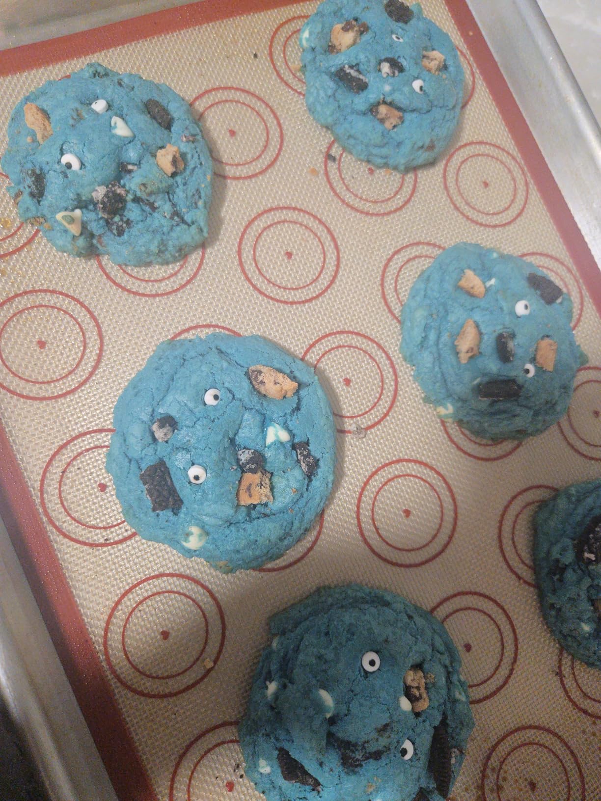 Macaron Silicone Baking Mat - Set of 2 Non Stick Silicon Macaroon Baking Sheet Cookie Liner(BPA Free/Reusable/Half Sheet),Perfect Cooking Kit for Macarons,Pastry,Cake and Bread Making (Red) customer photo 1