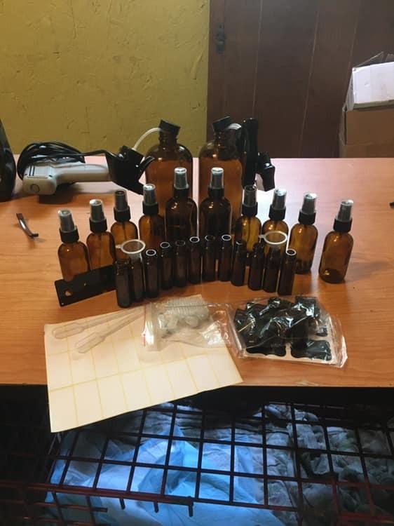 Glass Spray Bottle Kit×10 (2×16oz, 2×4oz, 6×2oz), 9×10ml Roller Bottles, Anti UV, Multi Size and Versatile, Suitable for Aromatherapy, Facial Moisturizing, Watering, etc.(Amber) - Customer Photo 4
