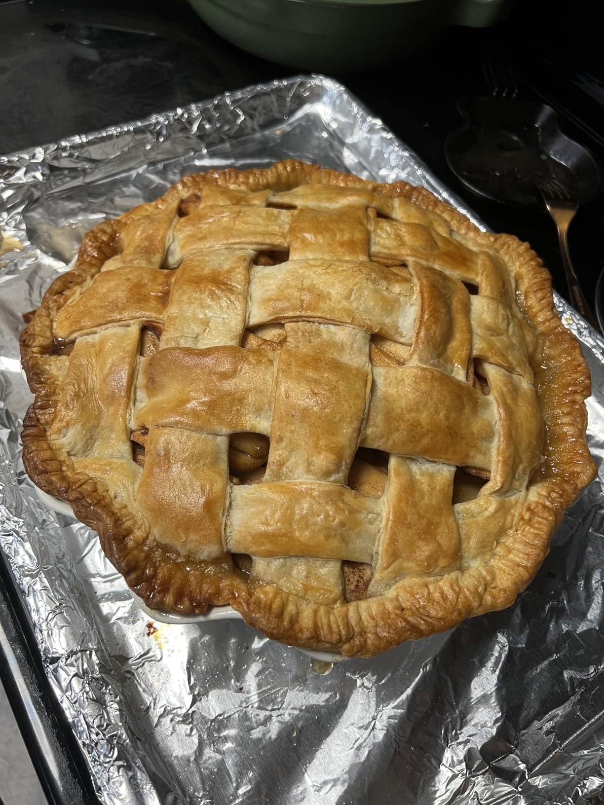 Webake Pie Crust Protector Shield Adjustable Pie Crust Shield Fits 11.5-9 Inch Pie Pan, European Food Grade Silicone Pinch Test Passed, for Baking Party Pie Tart, Pack of 2, Red and Grey customer photo 1