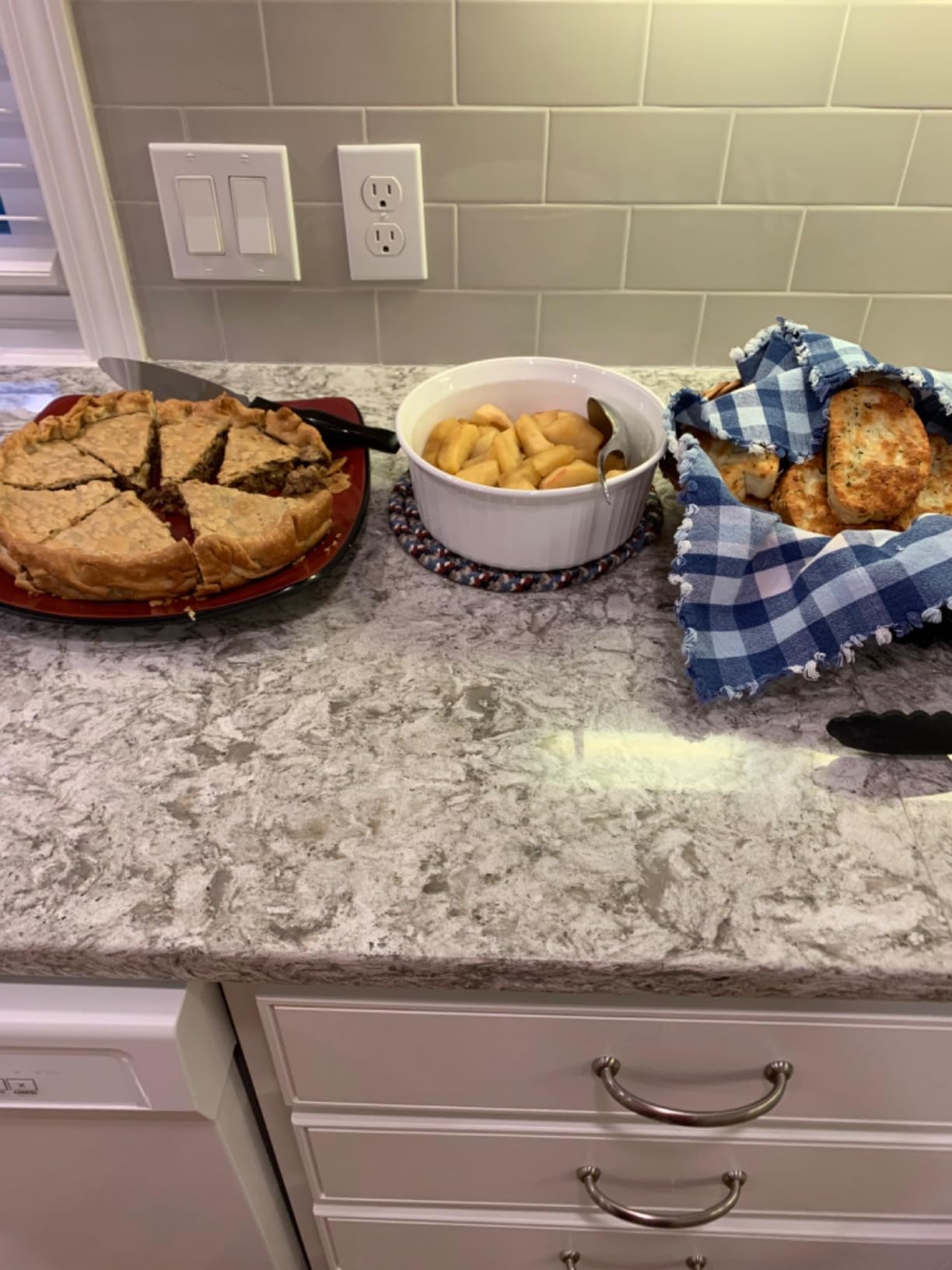 Zulay Kitchen Premium 9 Inch Springform Pan Nonstick Cheesecake Pan with Removable Bottom, Leak-Proof Design, No Need for Parchment Paper - For Baking Cakes, Cheesecakes, Pies - Easy to Clean (Black) customer photo 2