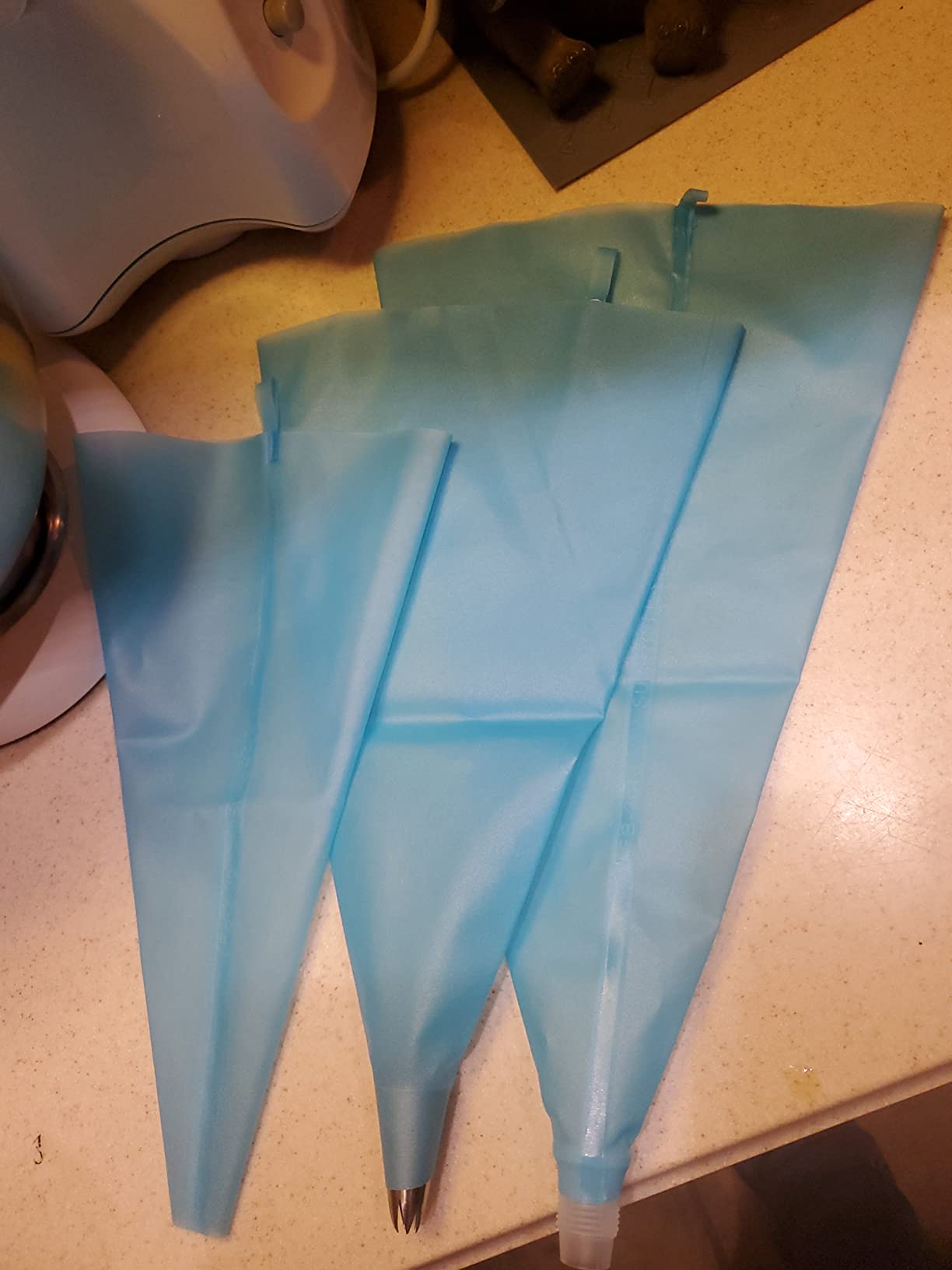 GEMLON Reusable Piping Bags Set - Silicone Pastry Bag, Icing Bag for Cake Decorating - Baking Tools Kit with 3X (12''+14''+16'') Bags, 9 Tip Couplers, 9 Frosting Bag Ties customer photo 2