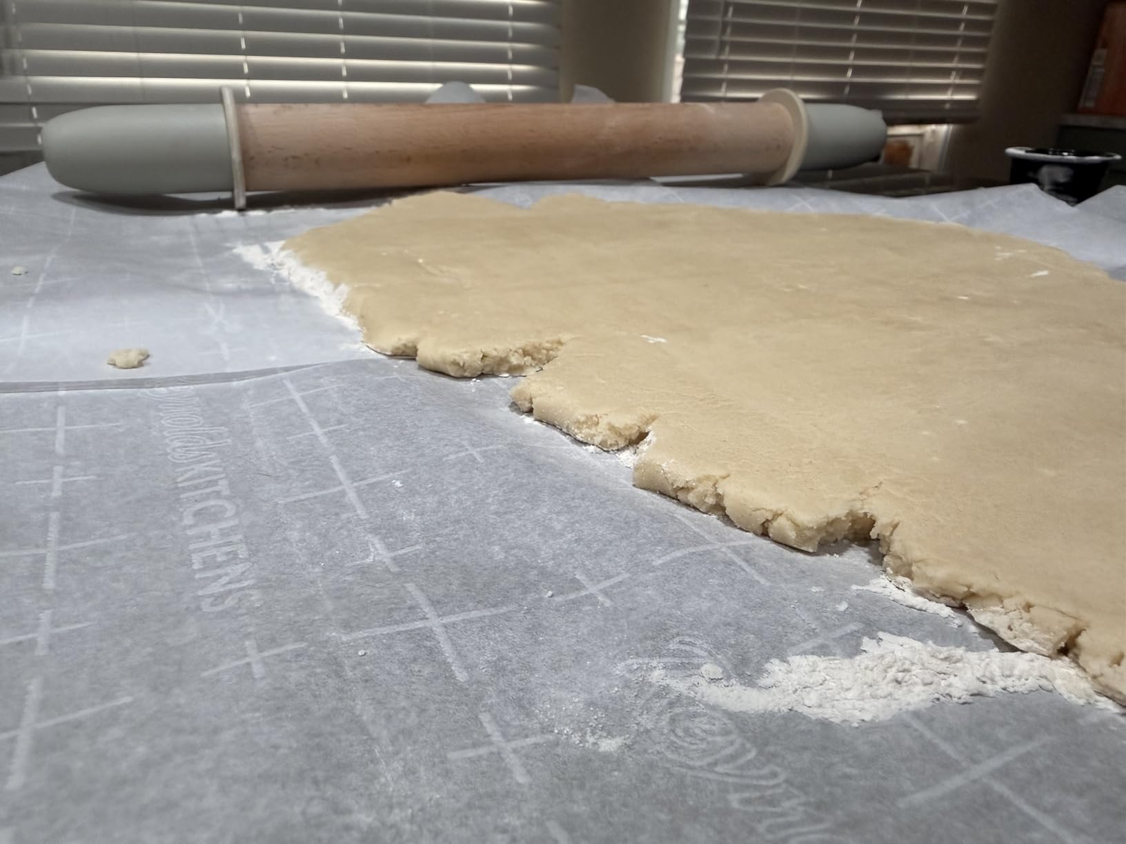 Geesta Adjustable Wood Rolling Pin with 5 Thickness Rings, Precise Dough Roller Handle Press Design with Measurement Guide for Baking Fondant, Pie Crust, Cookie, Pastry - Baking Essential customer photo 1