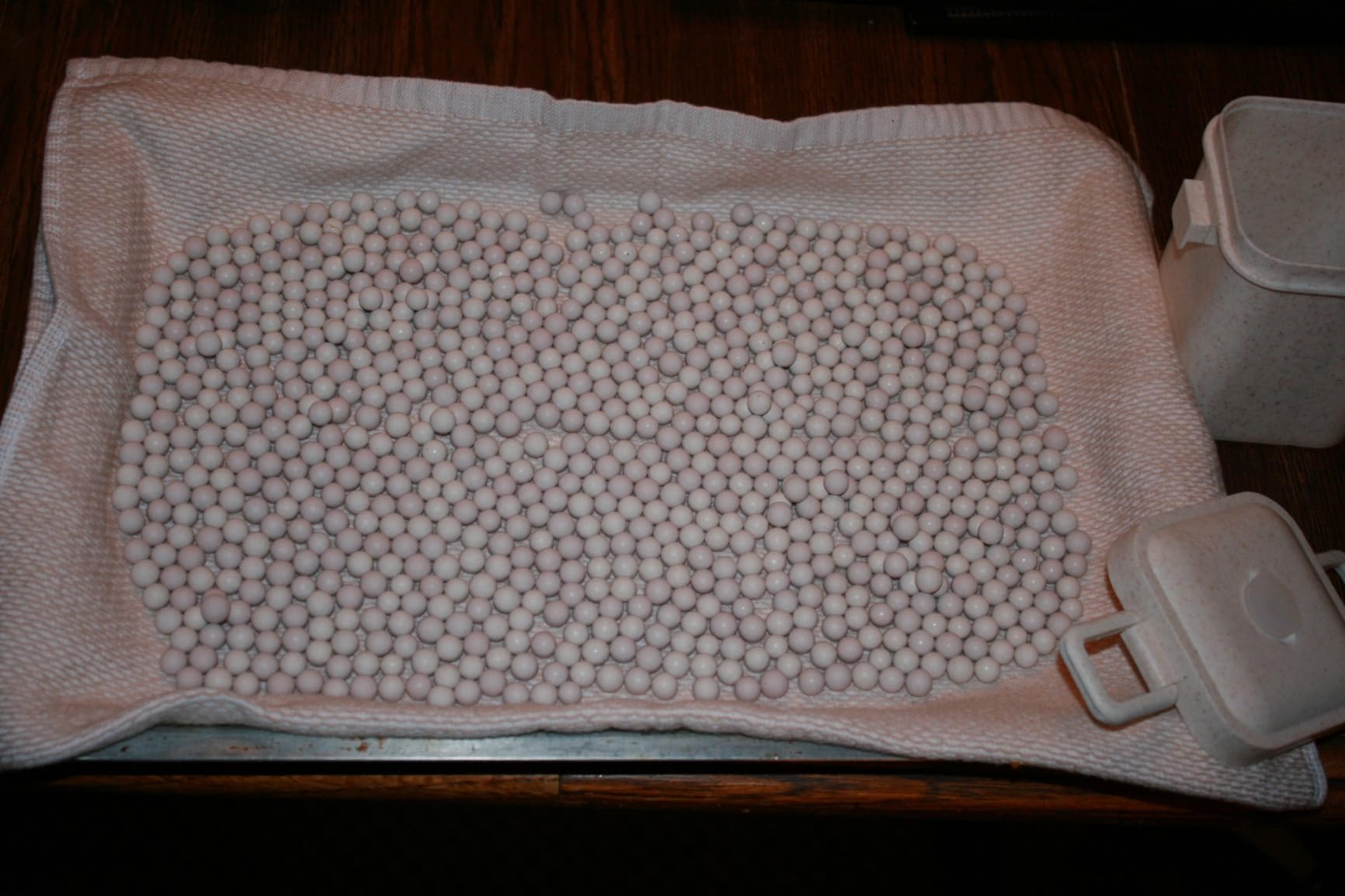 Hommtina 2.2Lb Ceramic Pie Weights Baking Beans Pie Crust Reusable 10mm Weights Natural Ceramic Stoneware with Wheat Straw Container (35 Oz Total) (White) customer photo 1