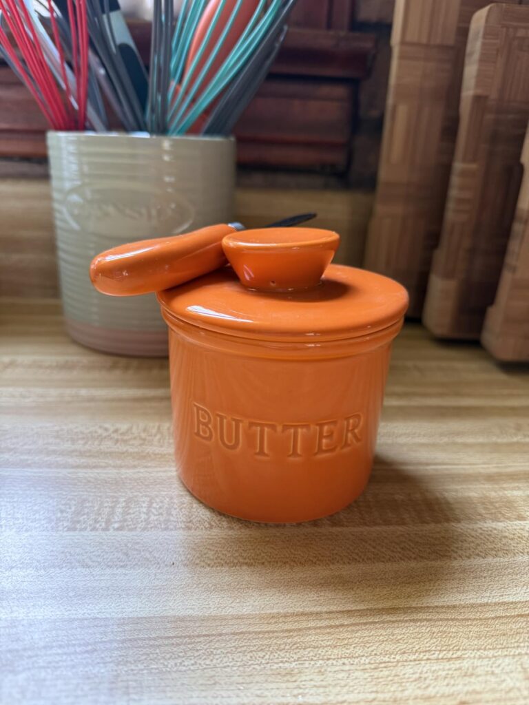 Zulay Kitchen Ceramic Butter Dish with Lid For Countertop & Stainless Steel Knife – Keeps Butter Soft & Fresh – White Butter Dish with Easy-Grip Knob, Durable & Everyday Butter Holder for Home - White - Customer Photo 0