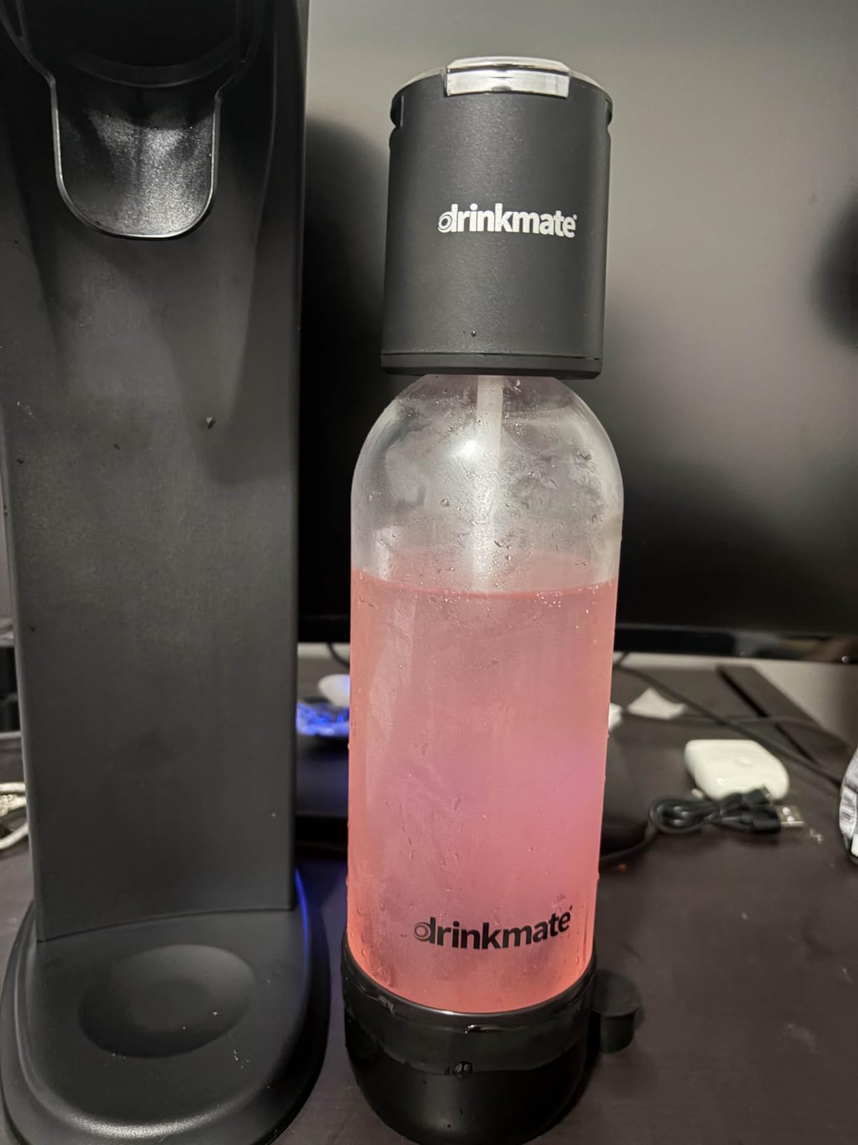 Drinkmate OmniFizz Sparkling Water and Soda Maker, Carbonates Any Drink, ULTIMATE BUNDLE - Includes three 60L CO2 Cylinders, Two Carbonation Bottles, and Fizz Infuser (Matte Black) - Customer Photo 3
