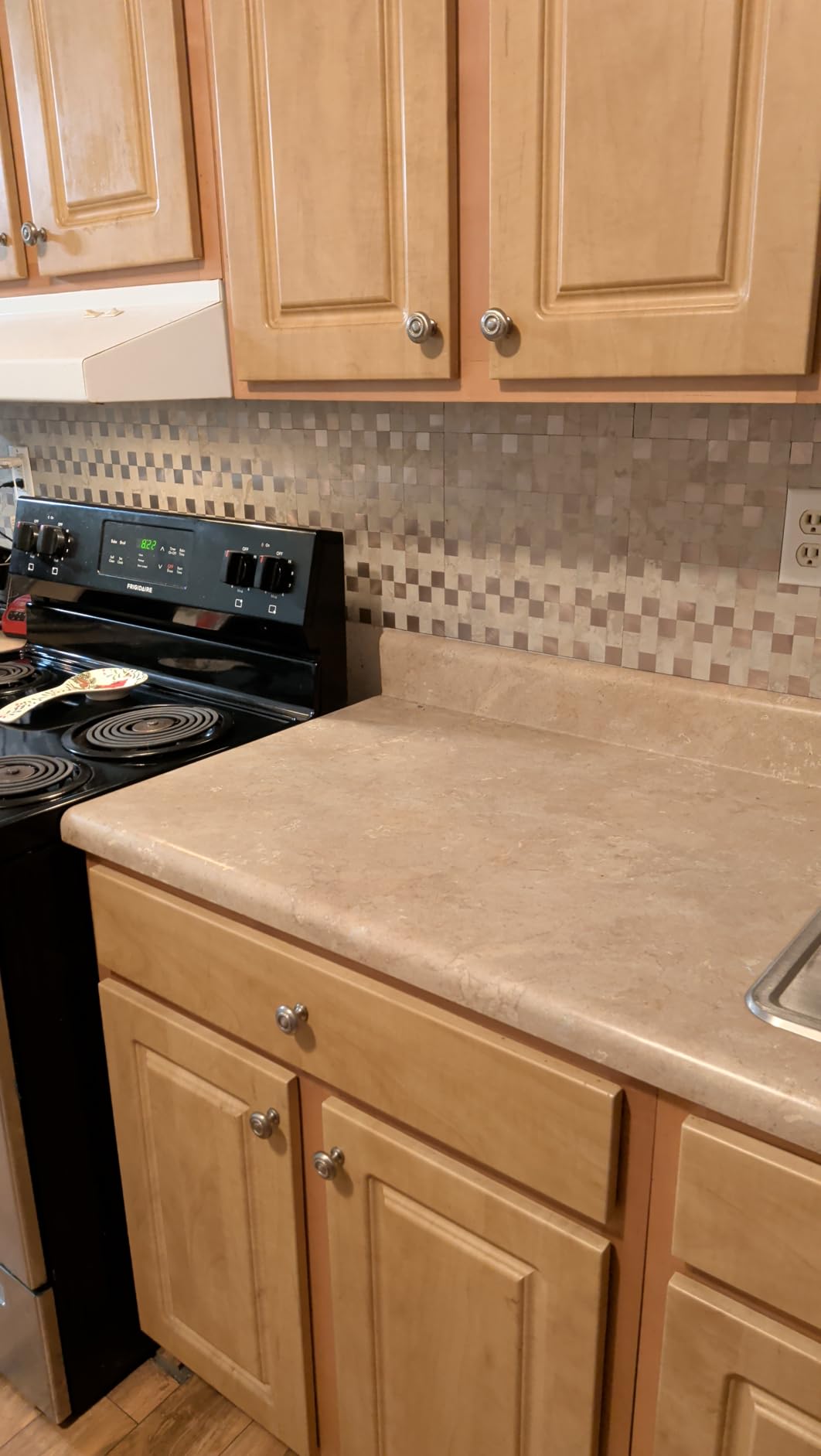 Yipscazo 10-Sheets Peel and Stick Backsplashes for Kitchen, Stick on Backsplash Stainless Steel Metal Tiles for Kitchen Walls, Stainless Steel Backsplash for Range Hood Wall Shield (12''x12'') - Customer Photo 1