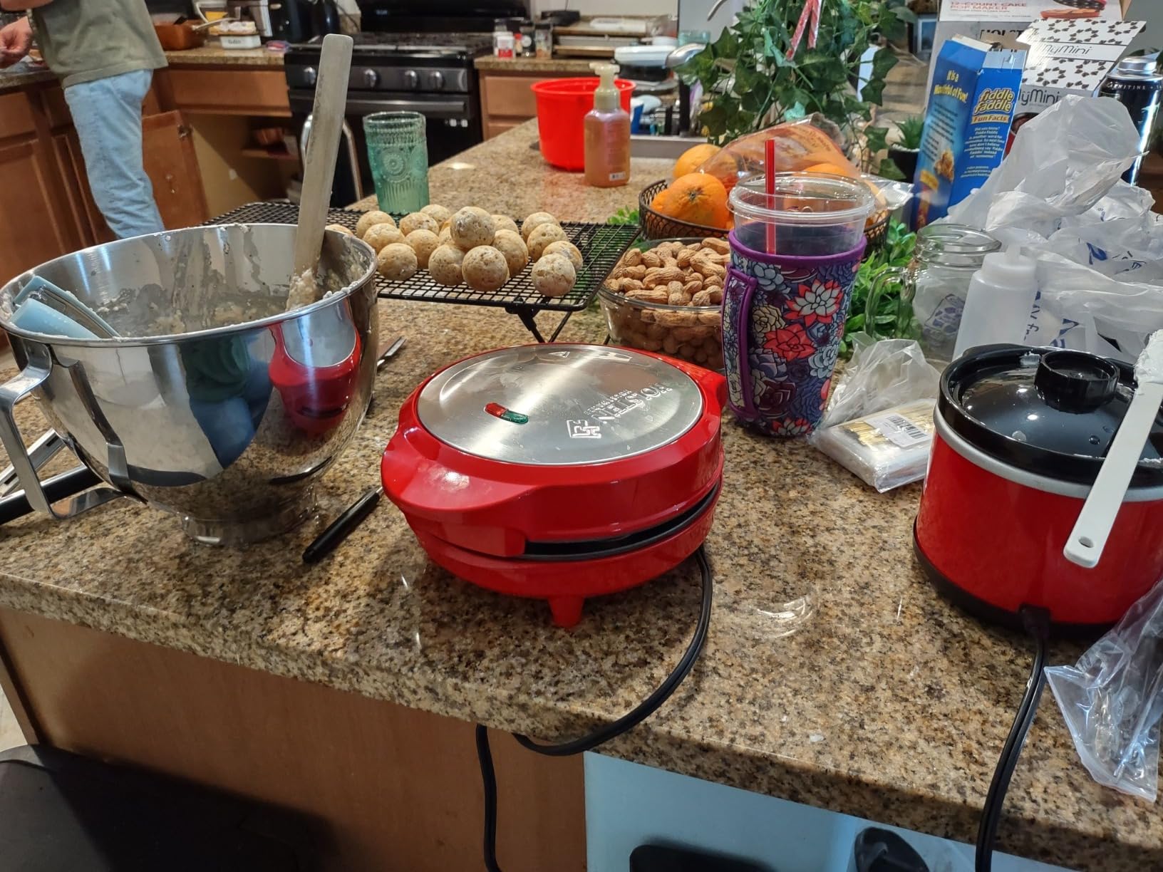 Holstein Housewares 12-Count Cake Pop Maker with Non-Stick Plates & Indicator Lights - Bakes 12 Sweet or Savory Pops Fast, Perfect for Birthday Treats & Holiday Party Snacks, Lavender customer photo 2