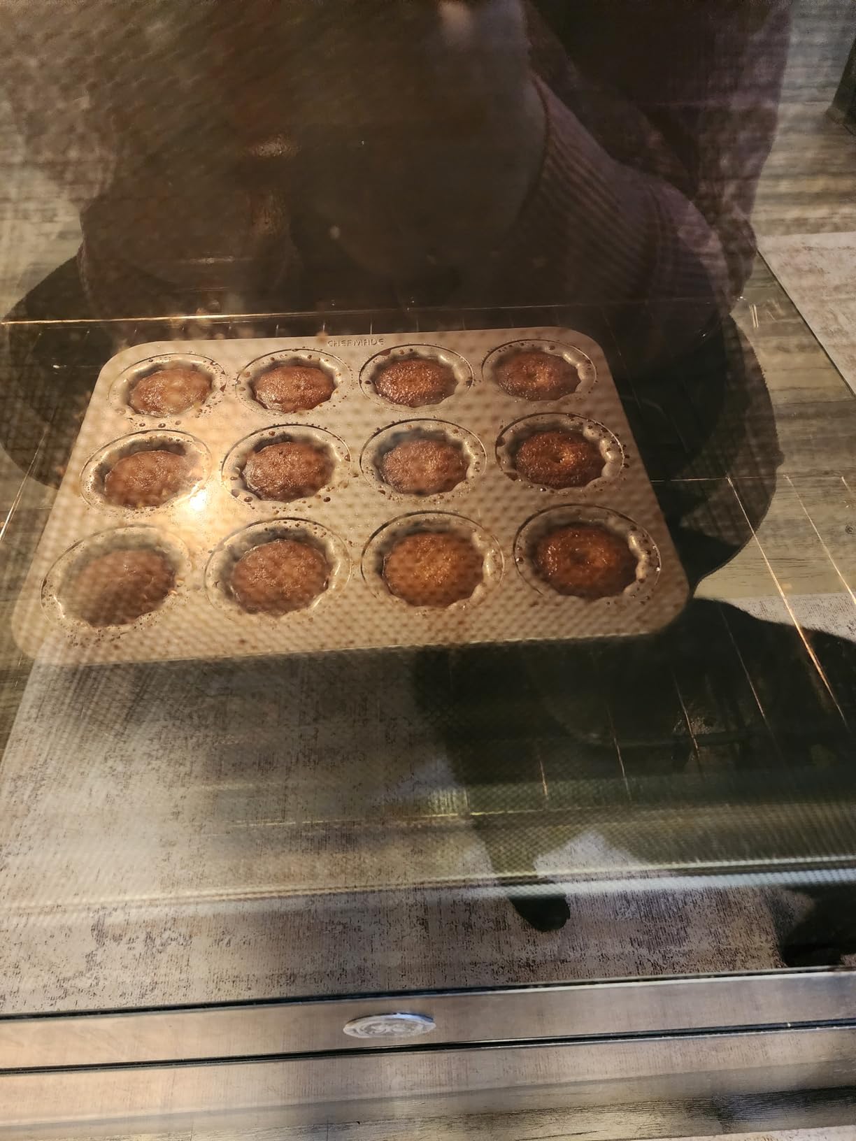 CHEFMADE Canele Mold Cake Pan, 6-Cavity Non-Stick Canele Muffin Bakeware Cupcake Pan for Oven Baking (Champagne Gold) customer photo 1