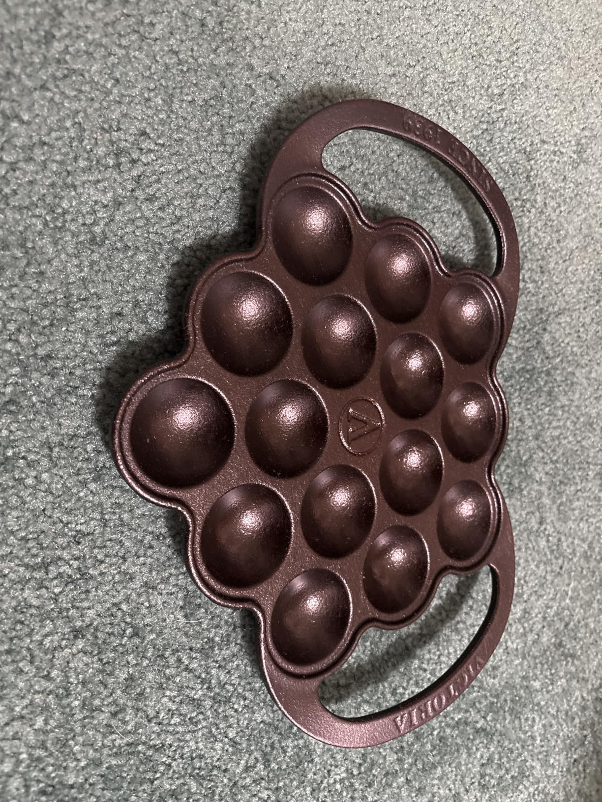 Victoria Cast Iron Poffertjes Dutch Pancake Pan with Loop Handles customer photo 2