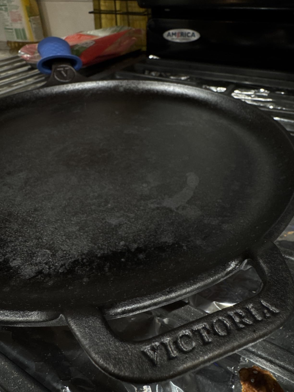 Victoria 10-Inch Cast Iron Comal Pizza Pan with 2 Side Handles, Preseasoned with Flaxseed Oil, Made in Colombia, Black Customer Review Victoria 10-Inch Cast Iron Comal Pizza Pan with 2 Side Handles, Preseasoned with Flaxseed Oil, Made in Colombia, Black - Customer Photo 0