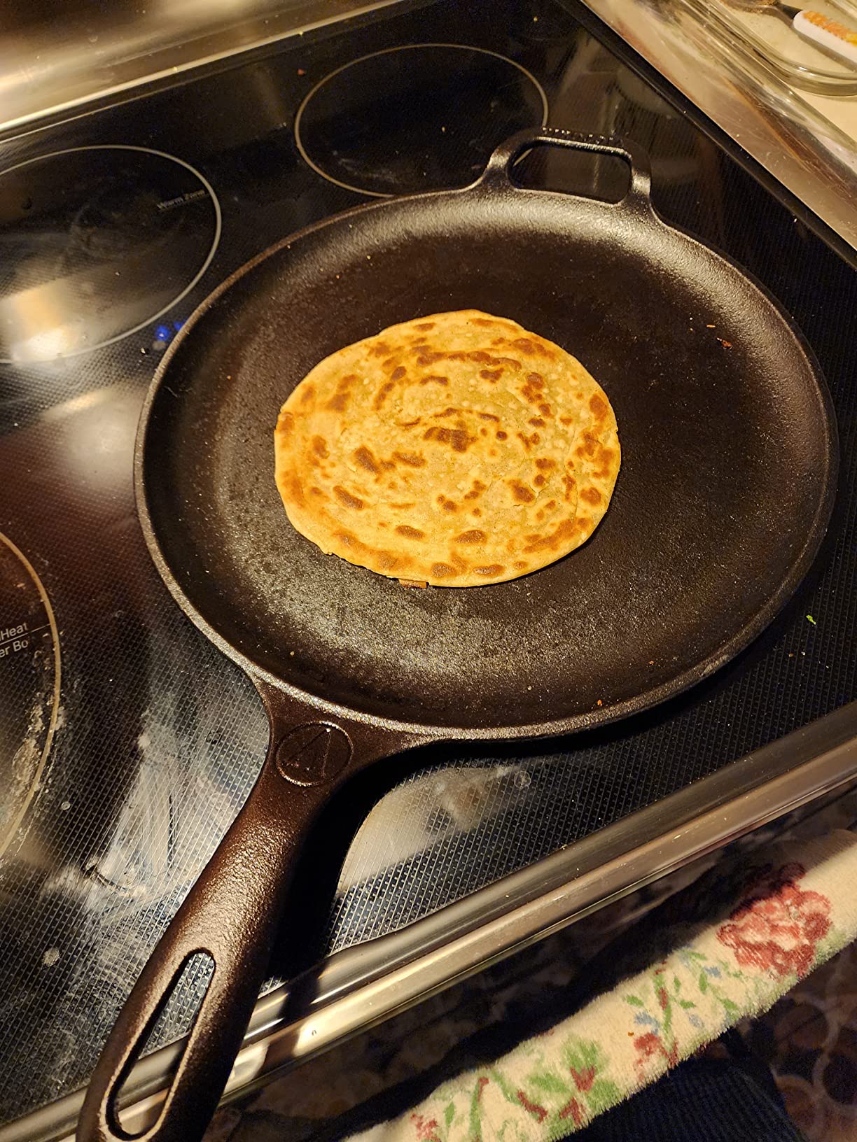 Victoria 10-Inch Cast Iron Comal Pizza Pan with 2 Side Handles, Preseasoned with Flaxseed Oil, Made in Colombia, Black Customer Review Victoria 10-Inch Cast Iron Comal Pizza Pan with 2 Side Handles, Preseasoned with Flaxseed Oil, Made in Colombia, Black - Customer Photo 2