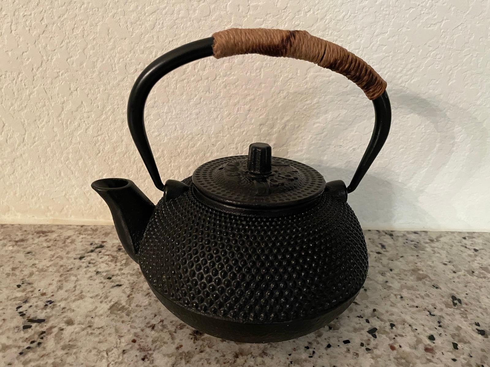 suyika Japanese Tetsubin Tea Kettle Cast Iron Teapot with Stainless Steel Infuser 60 oz/1800 ml - Customer Photo 3