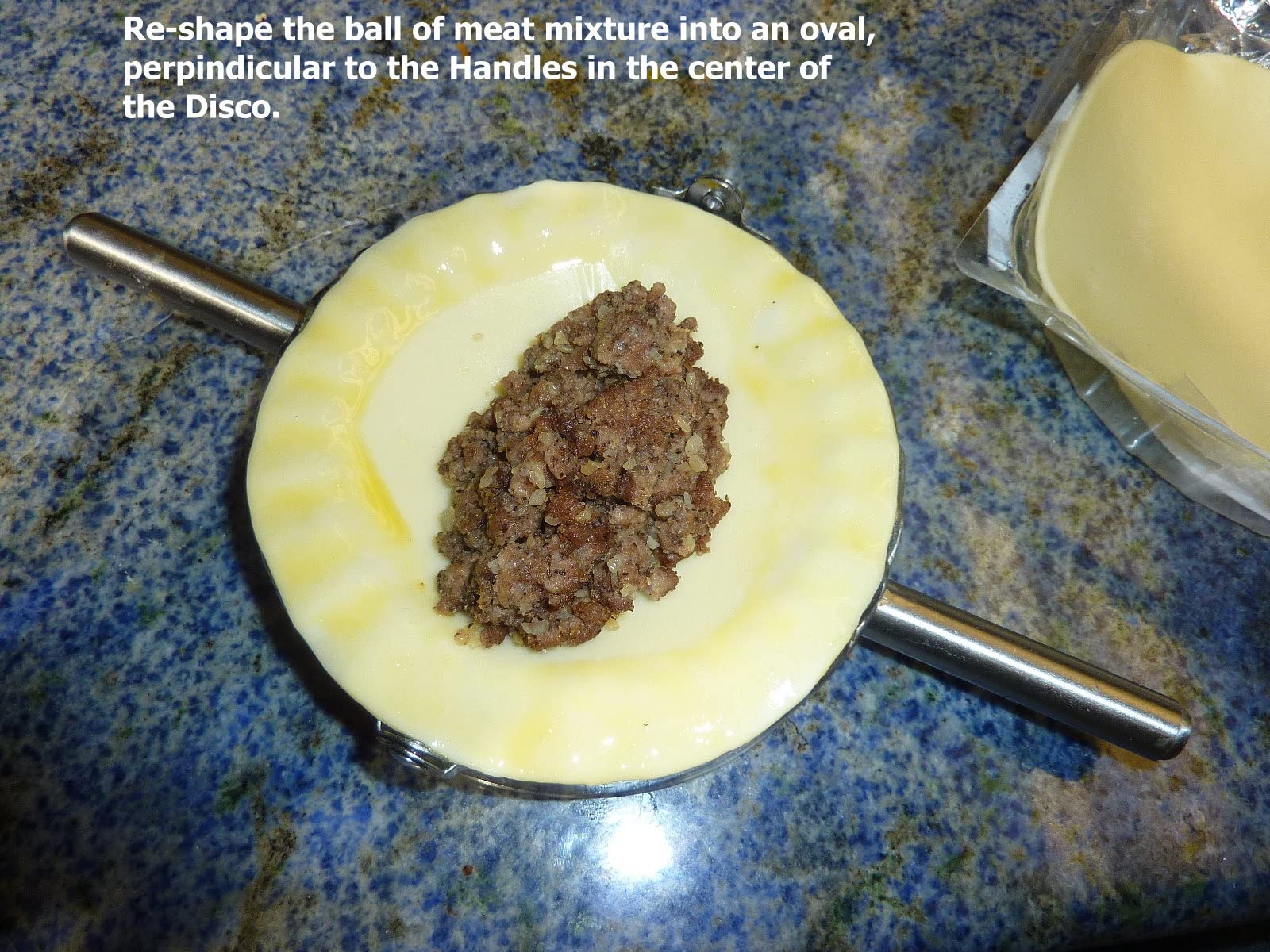 KAYCROWN 6 Inch Empanada Press, Stainless Steel Dumpling Maker Dough Cutter Dumpling Mold for Empanada, Dumpling, Ravioli, Pierogi, Turnovers, Calzone (XL: 6 inch) customer photo 2