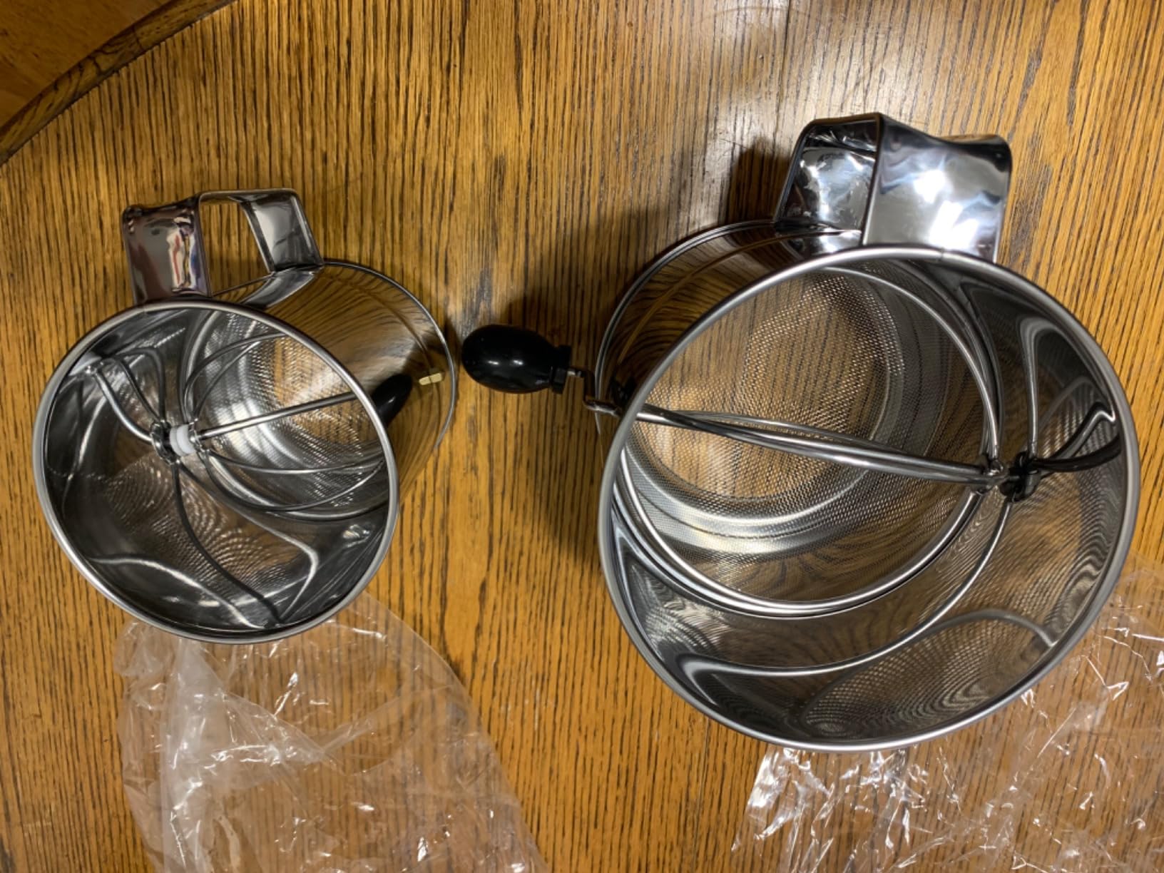 PIQUEBAR Flour Sifter - 5 Cup Fine Mesh Hand Crank Sifter Stainless Steel with Agitator Wire Loop for Baking, Powdered Sugar Duster Set customer photo 2