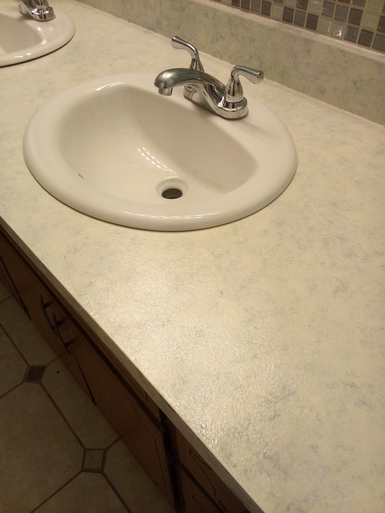 GLAINTE Granite Countertop Paint Kit - White Diamond Counter Top Refinishing Kit for Kitchen Bathroom - Customer Photo 4