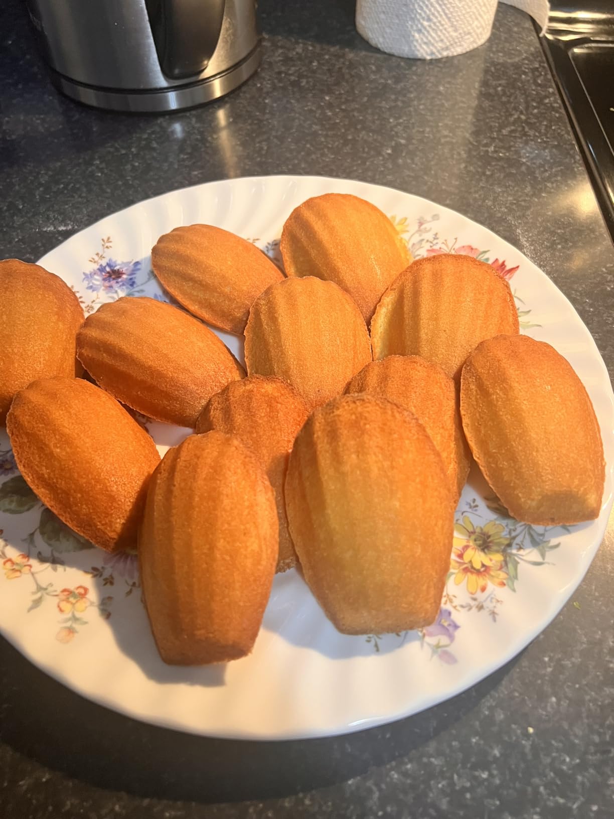 HONGBAKE Nonstick Madeleine Pan 2 Pack 12-Cavity Heavy Duty Madeleine Cookies Trays for Oven Baking, Warp Resistant Shell Shape Madeleine Mold Cake Pan, Champagne Gold customer photo 2