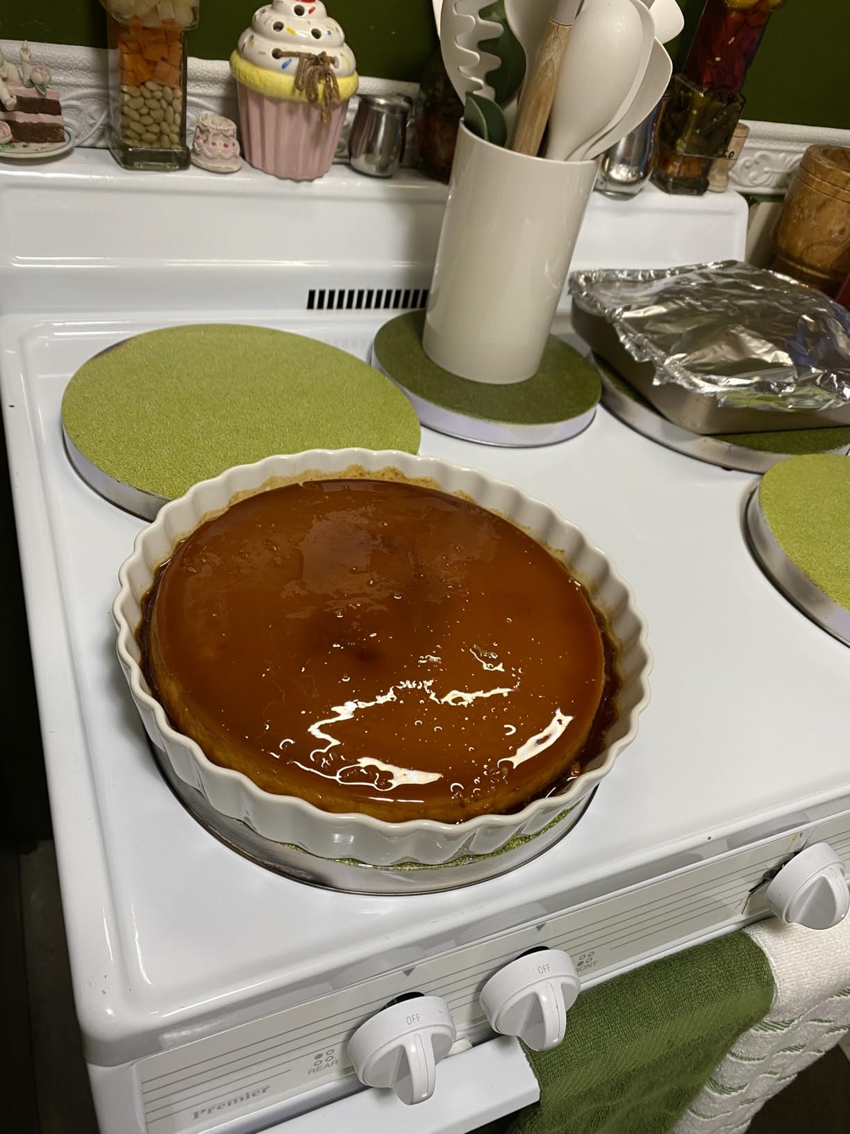 LOVECASA Porcelain Quiche Baking Dish,10 Inch Reusable Pie Pan Quiche Pan, Non-Stick Round Pie Dish, Tart Pan with Ruffled Edge,Pie Pan for Pies | Microwave,Dishwasher,and Oven Safe (White) customer photo 2