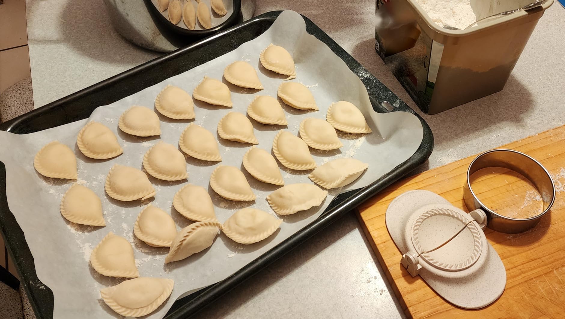 Dumpling Maker, Empanadas press mold maker Set with Dough Cutter, Dumpling Mold Set for Pierogi, Pastelitos, Calzone, Turnovers, Chinese Dumpling White 3sizes customer photo 1