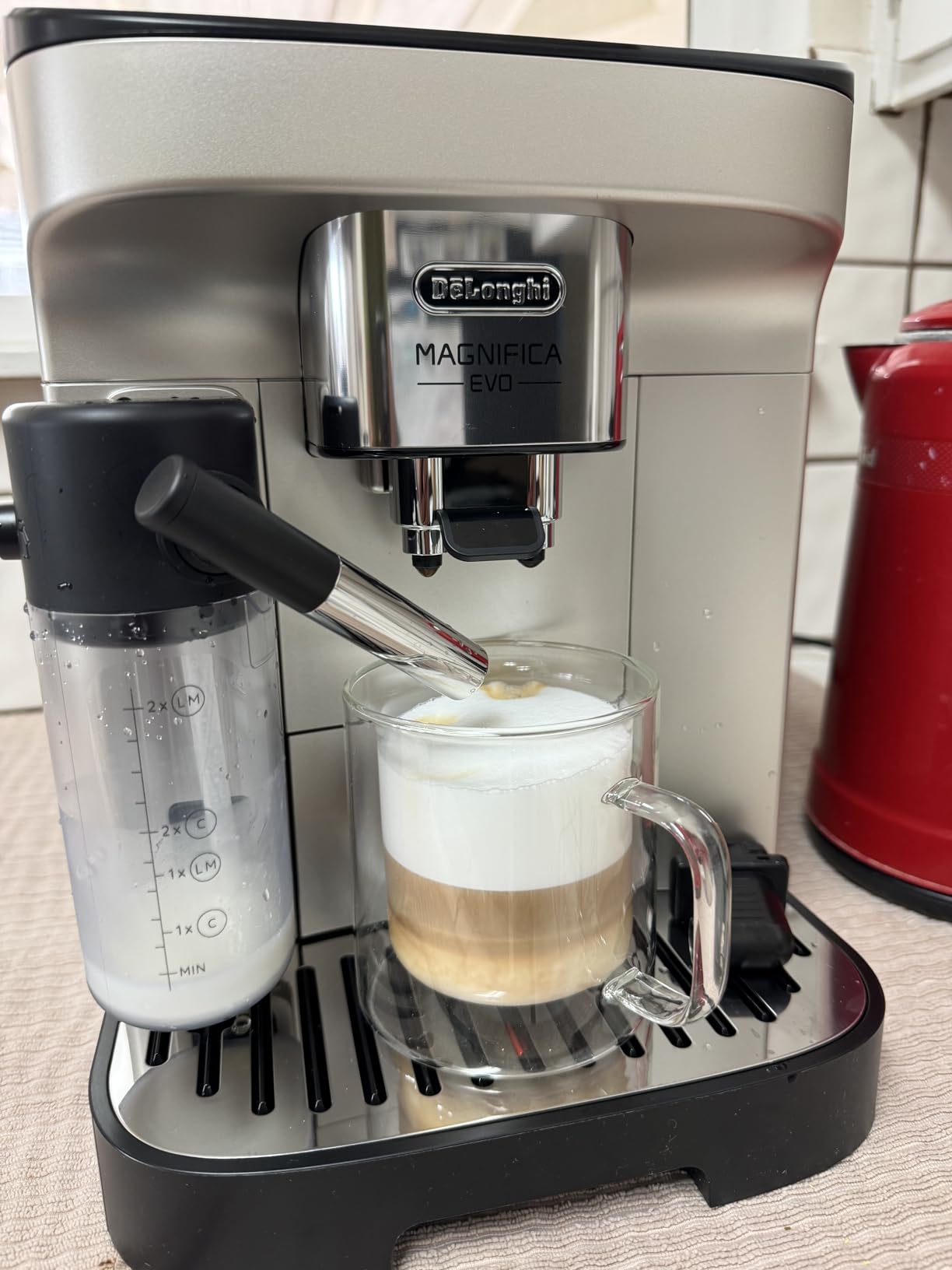 De'Longhi Magnifica Evo Automatic Espresso & Coffee Machine with Auto Milk Frother, Built-in Grinder & Auto-Clean Function - For Latte, Cappuccino, Americano, Iced Coffee, ECAM29084SB , Silver - Customer Photo 4