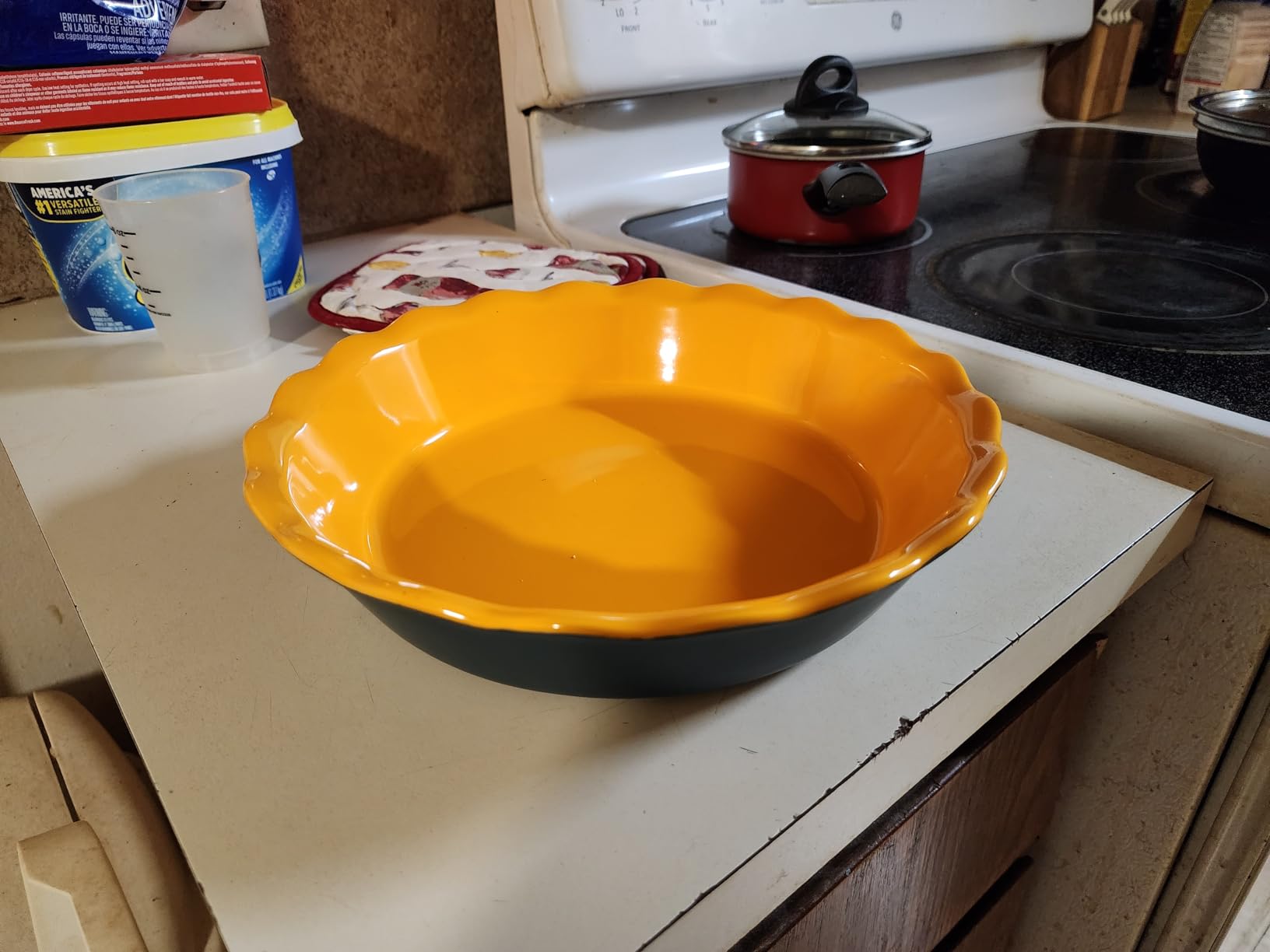 Sweejar Ceramic Pie Pan - 10 Inch Round Baking Dish for Dinner, Non-Stick with Soft Wave Edge for Apple, Pumpkin and Pot Pies (White) customer photo 1