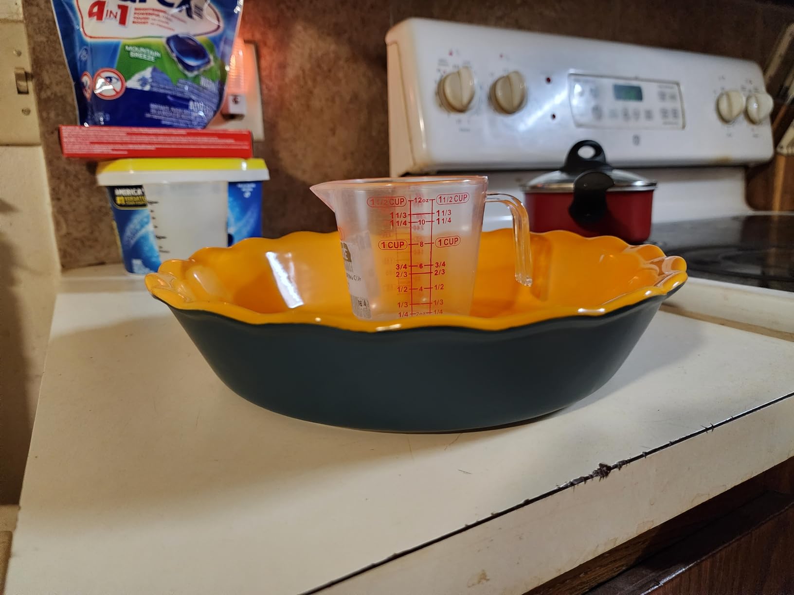 Sweejar Ceramic Pie Pan - 10 Inch Round Baking Dish for Dinner, Non-Stick with Soft Wave Edge for Apple, Pumpkin and Pot Pies (White) customer photo 2