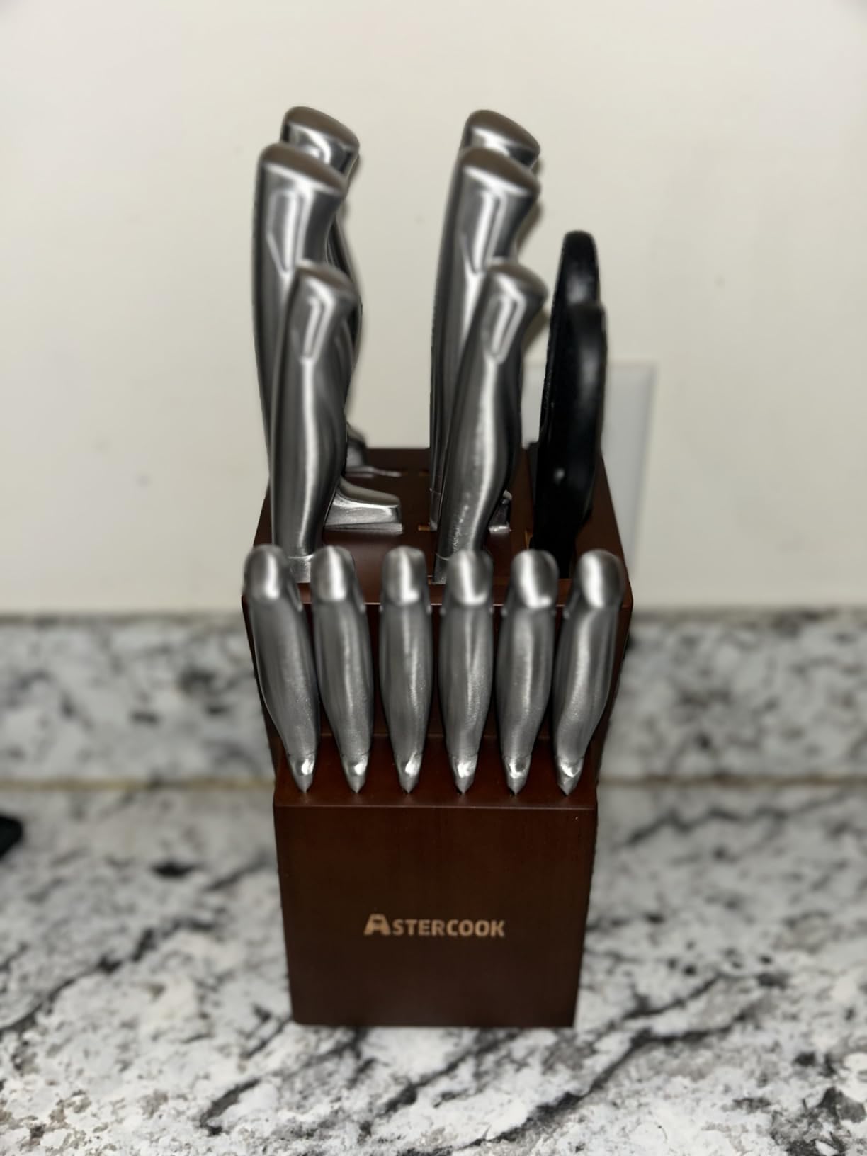 Astercook Knife Set, 15-Piece Kitchen Knife Set with Block, Built-in Knife Sharpener, German Stainless Steel Knife Block Set, Dishwasher Safe - Customer Photo 2