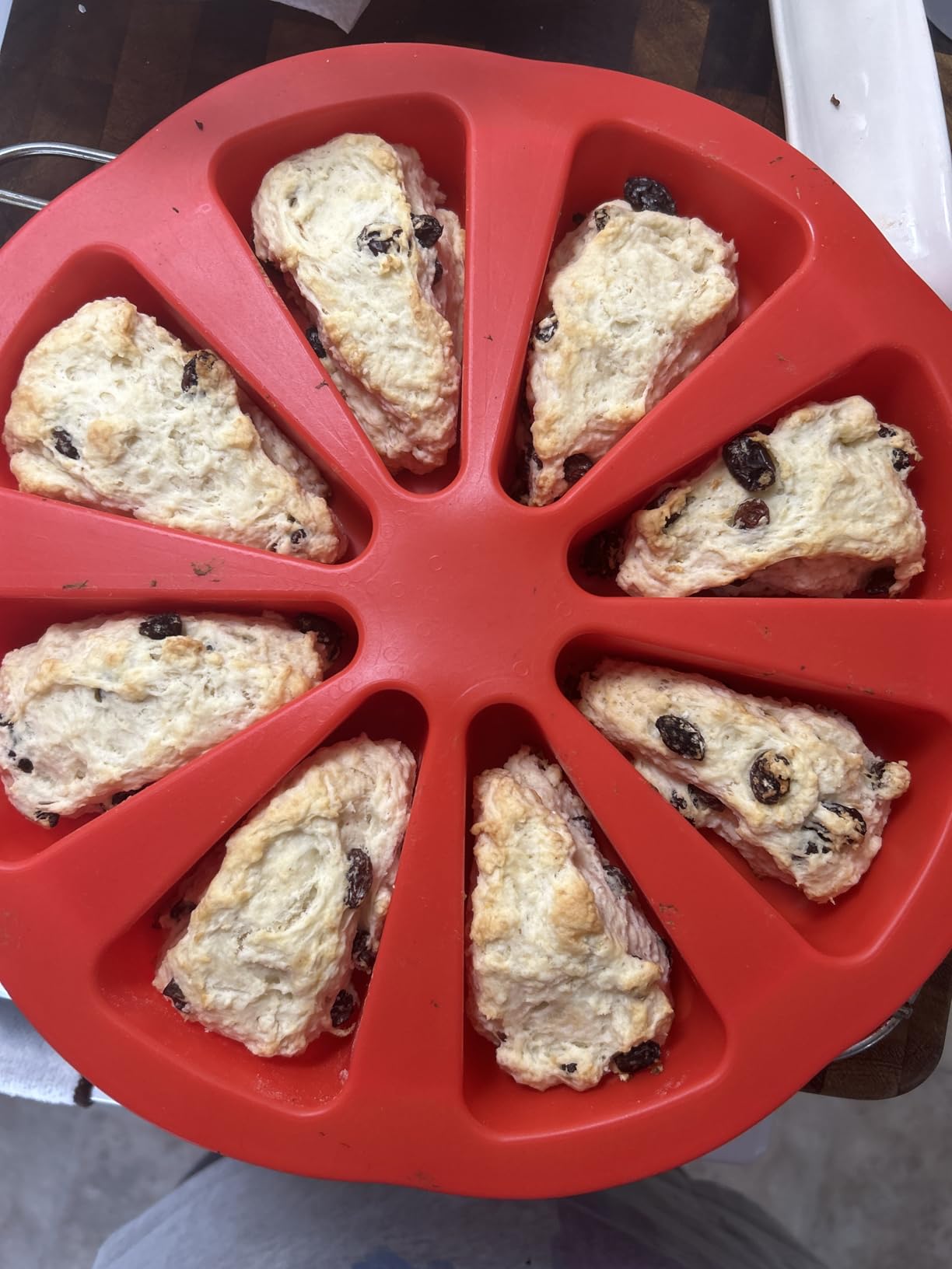 2PCS Silicone Scone Pan, Non-stick Cake Baking Mold, Triangle 8 Cavity Pizza Pan, Food-grade Silicone Mold Specialty and Novelty Cake Pan for Brownies Muffins, Cheesecake, BPA Free Bakeware customer photo 1