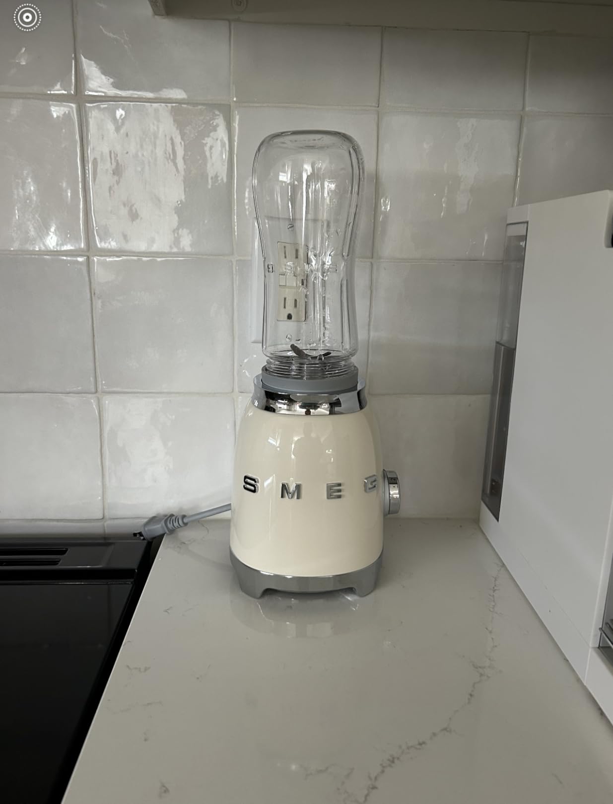 SMEG 50's Retro Style Personal Blender with Backlit Knob and Two 600 ML BPA Free bottles Customer Review SMEG 50's Retro Style Personal Blender with Backlit Knob and Two 600 ML BPA Free bottles - Customer Photo 0