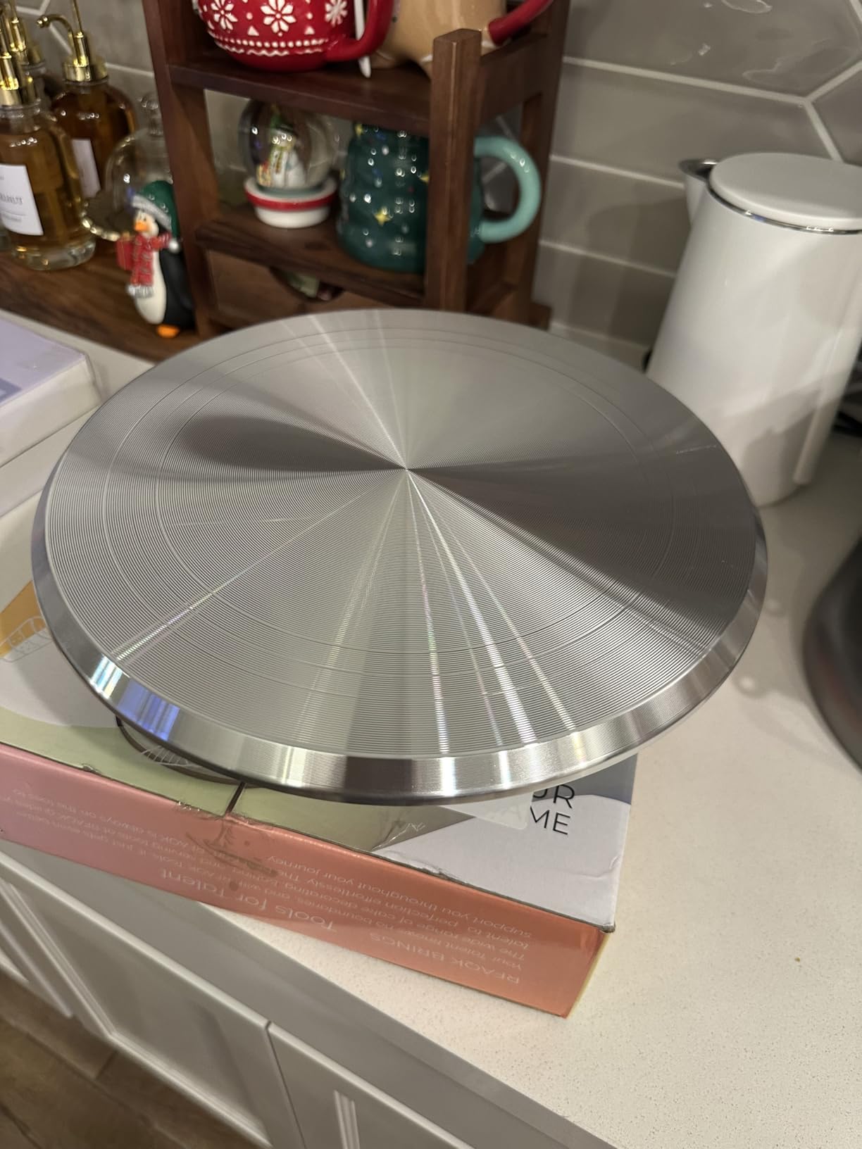 RFAQK 12 Inch Aluminum Alloy Revolving Cake Stand, Cake Turntable for Decorating Rotating Cake Stand for Cupcakes, Pastries and Cake Decorations customer photo 2