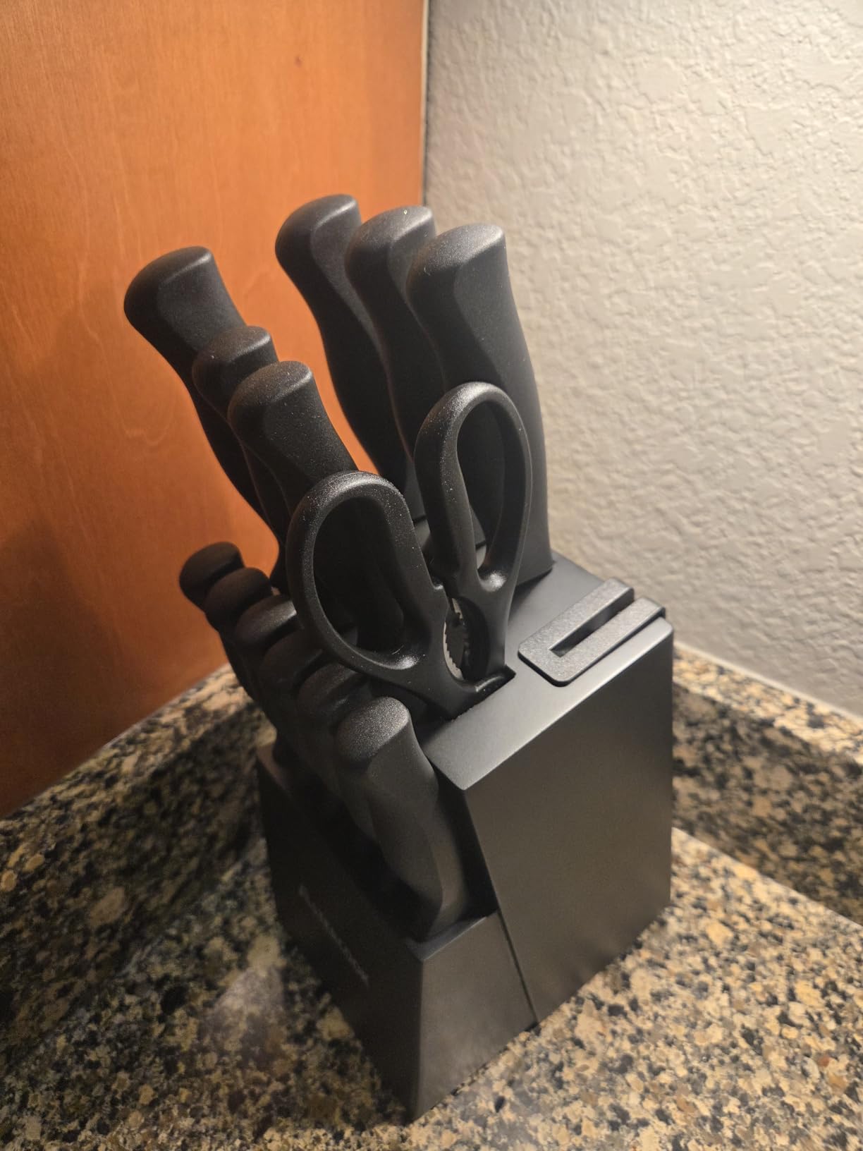 Knife Set, Astercook 15 Pieces Knife Sets for Kitchen with Block, Dishwasher Safe Kitchen Knife Set with Built in Sharpener Block, German Stainless Steel Knife Block Set, Valentine's Gift - Customer Photo 1
